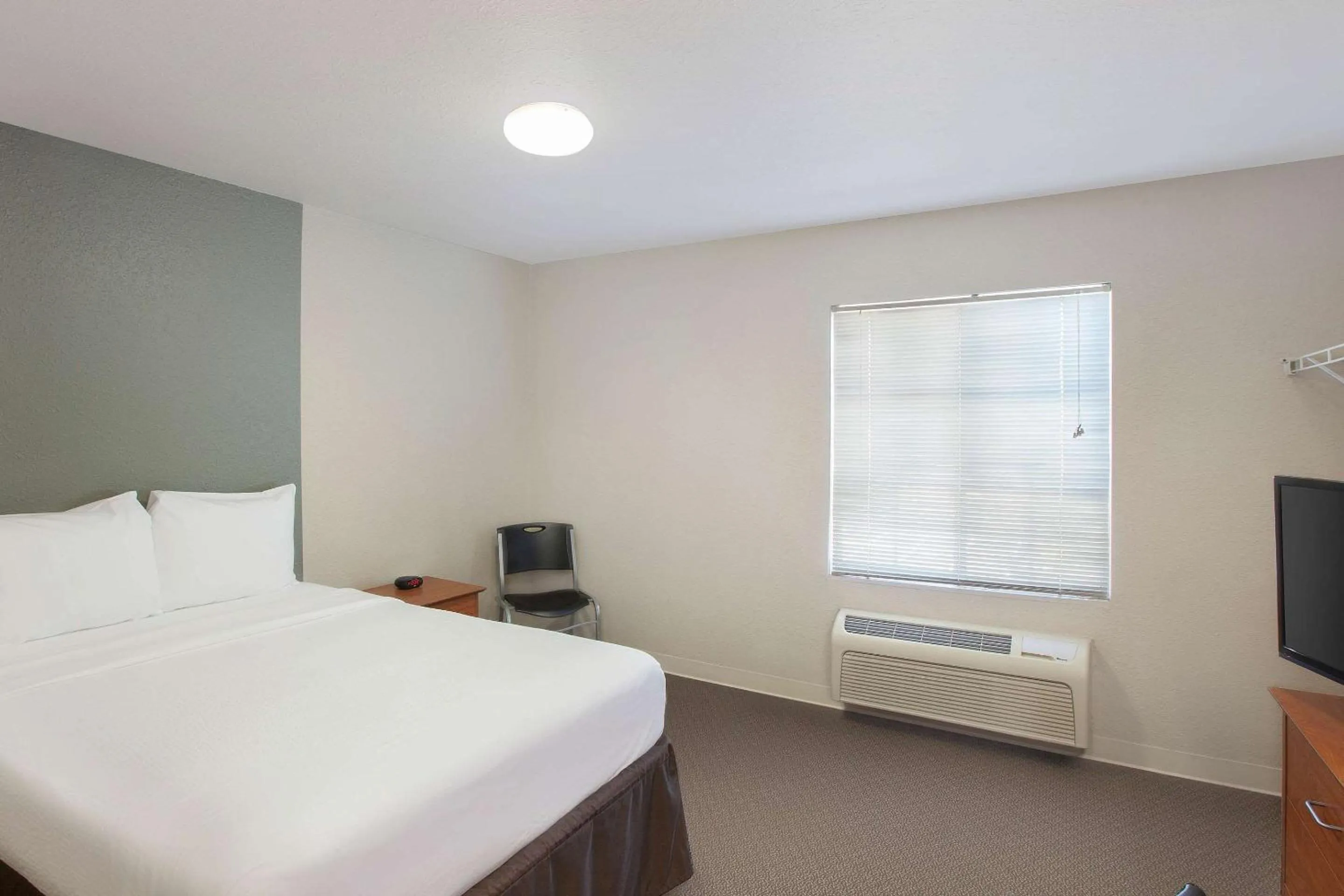 Photo of the whole room, Bed in WoodSpring Suites Jacksonville Beach Blvd