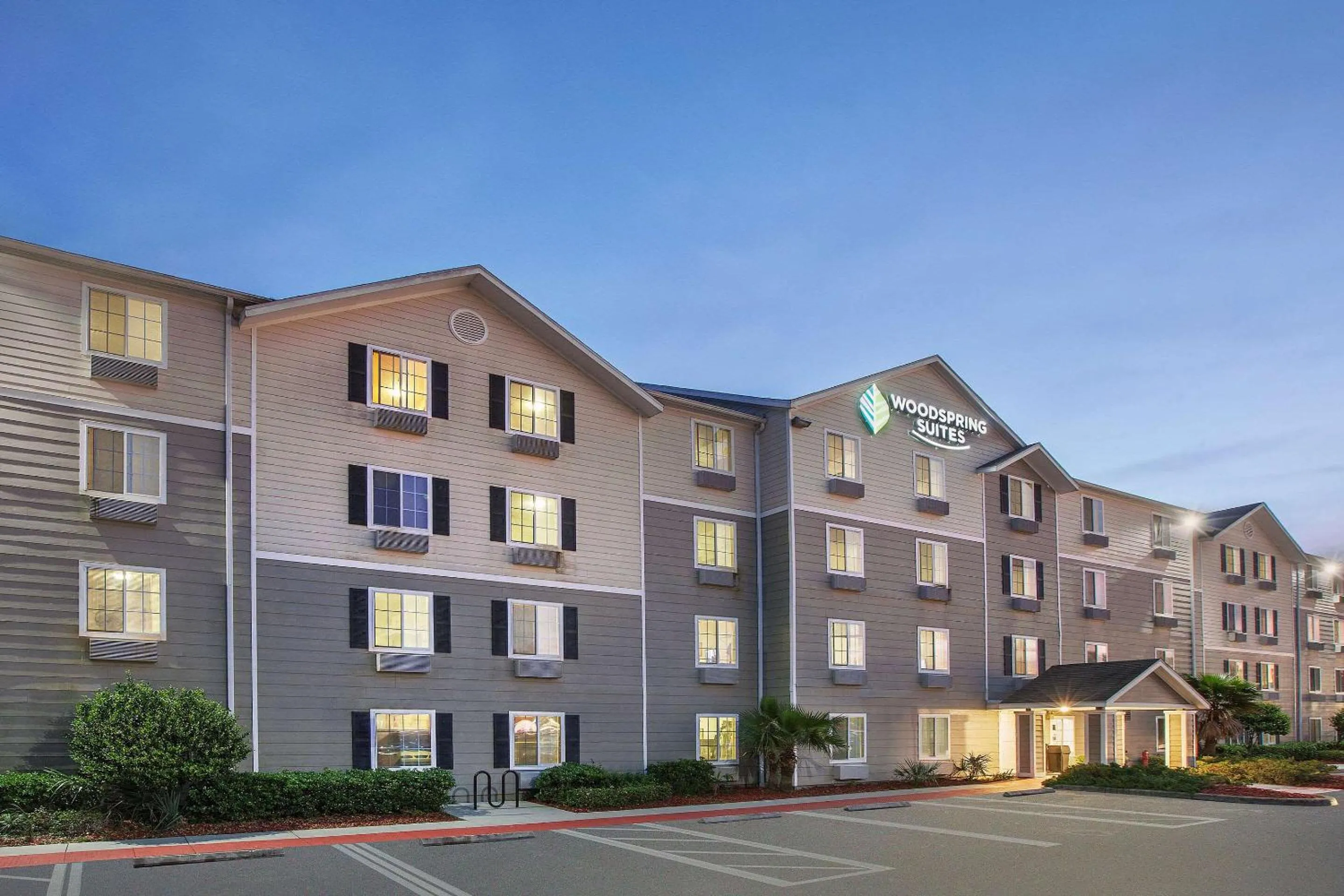 Property building in WoodSpring Suites Jacksonville Beach Blvd
