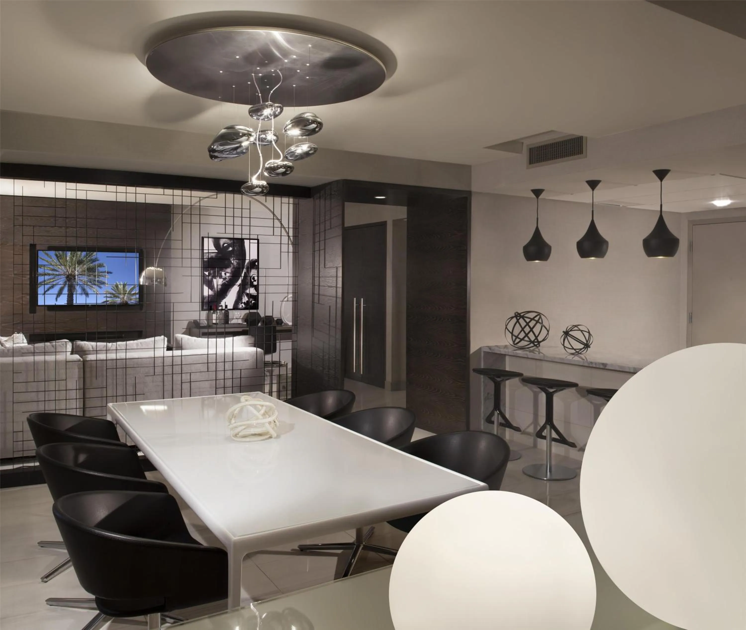 Photo of the whole room in Hyatt Regency Los Angeles International Airport