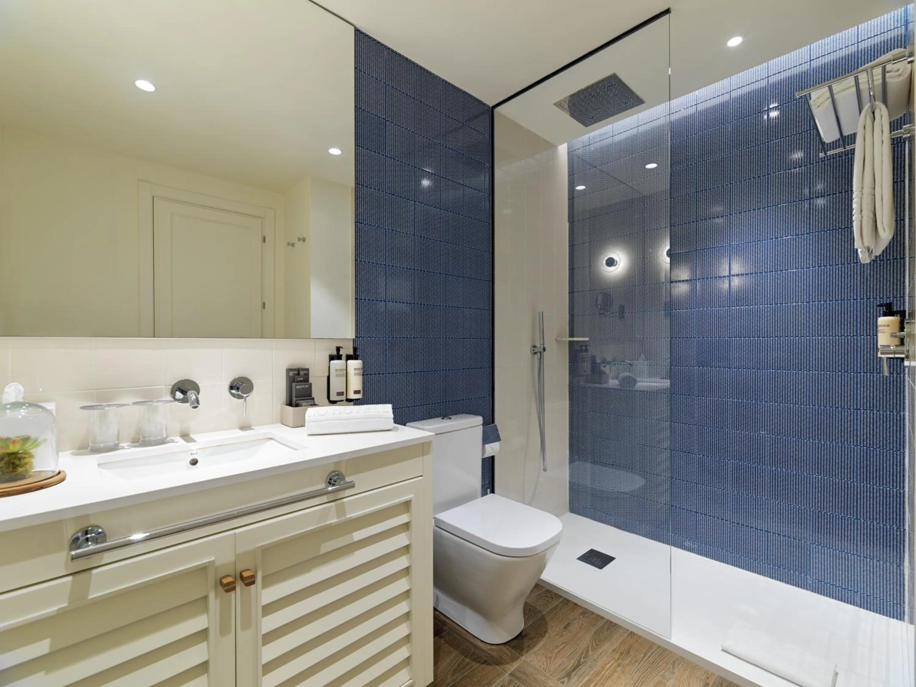 Shower in H10 Imperial Tarraco 4 Sup