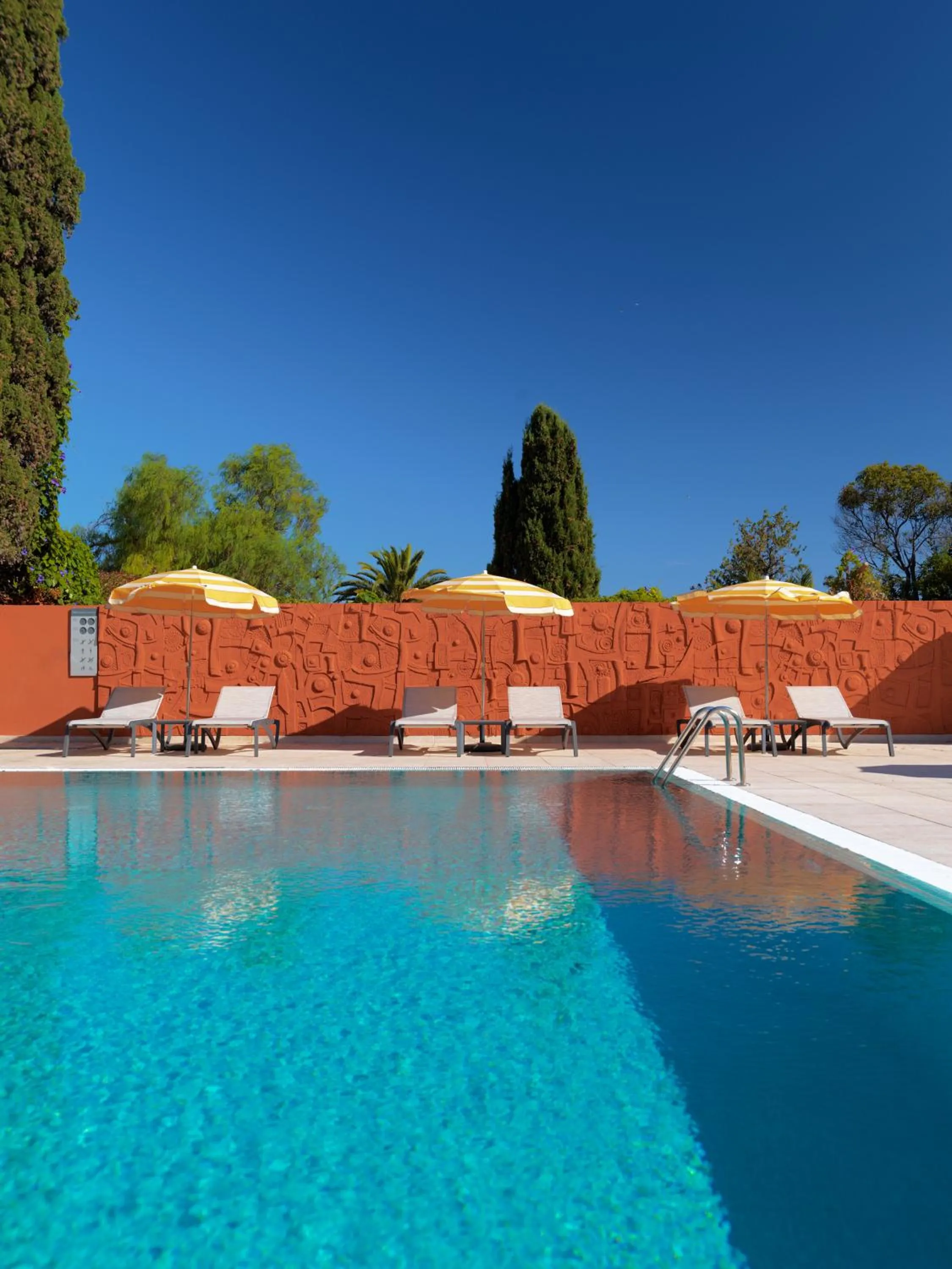 Swimming pool in H10 Imperial Tarraco 4 Sup