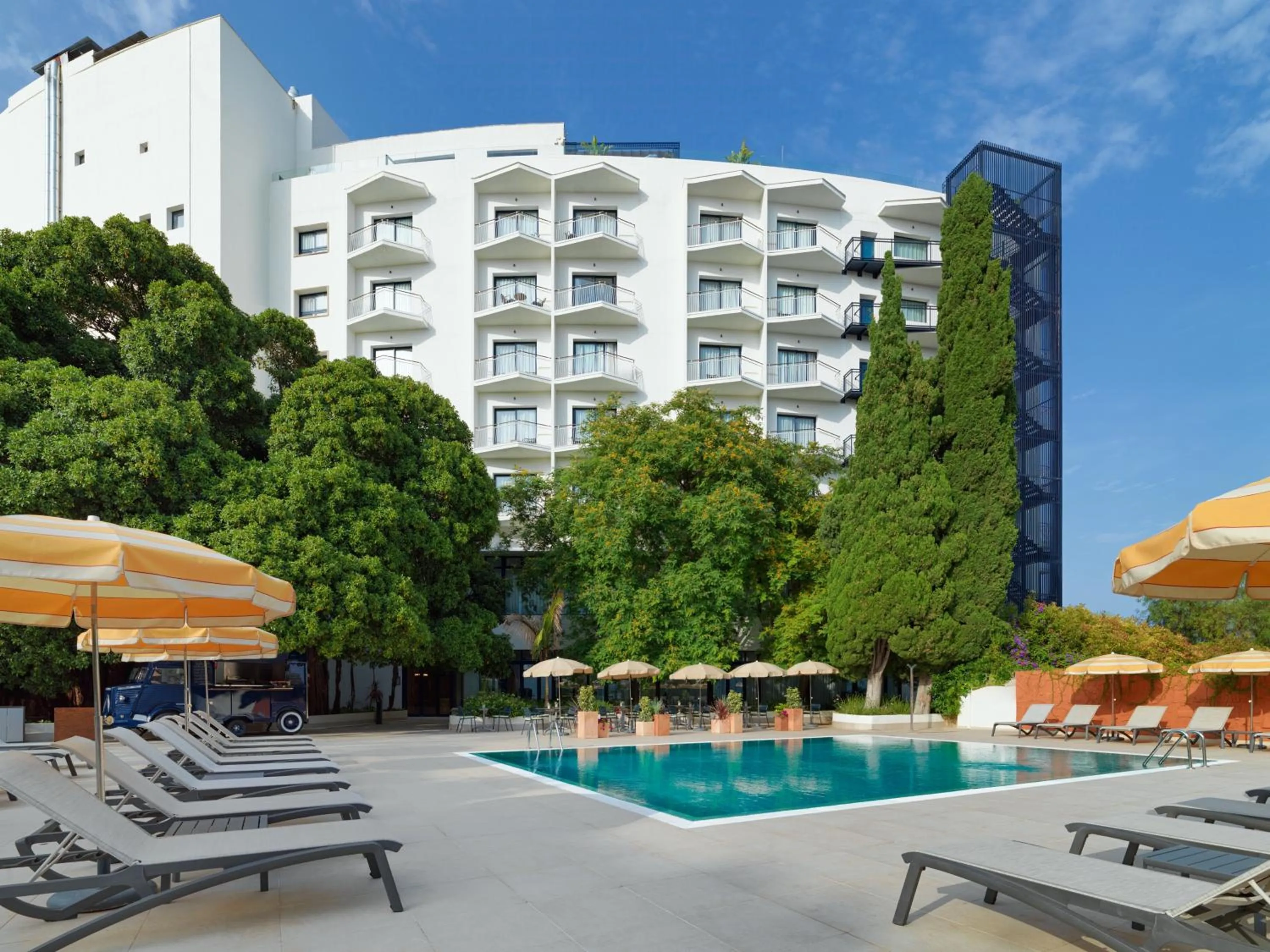 Swimming pool in H10 Imperial Tarraco 4 Sup