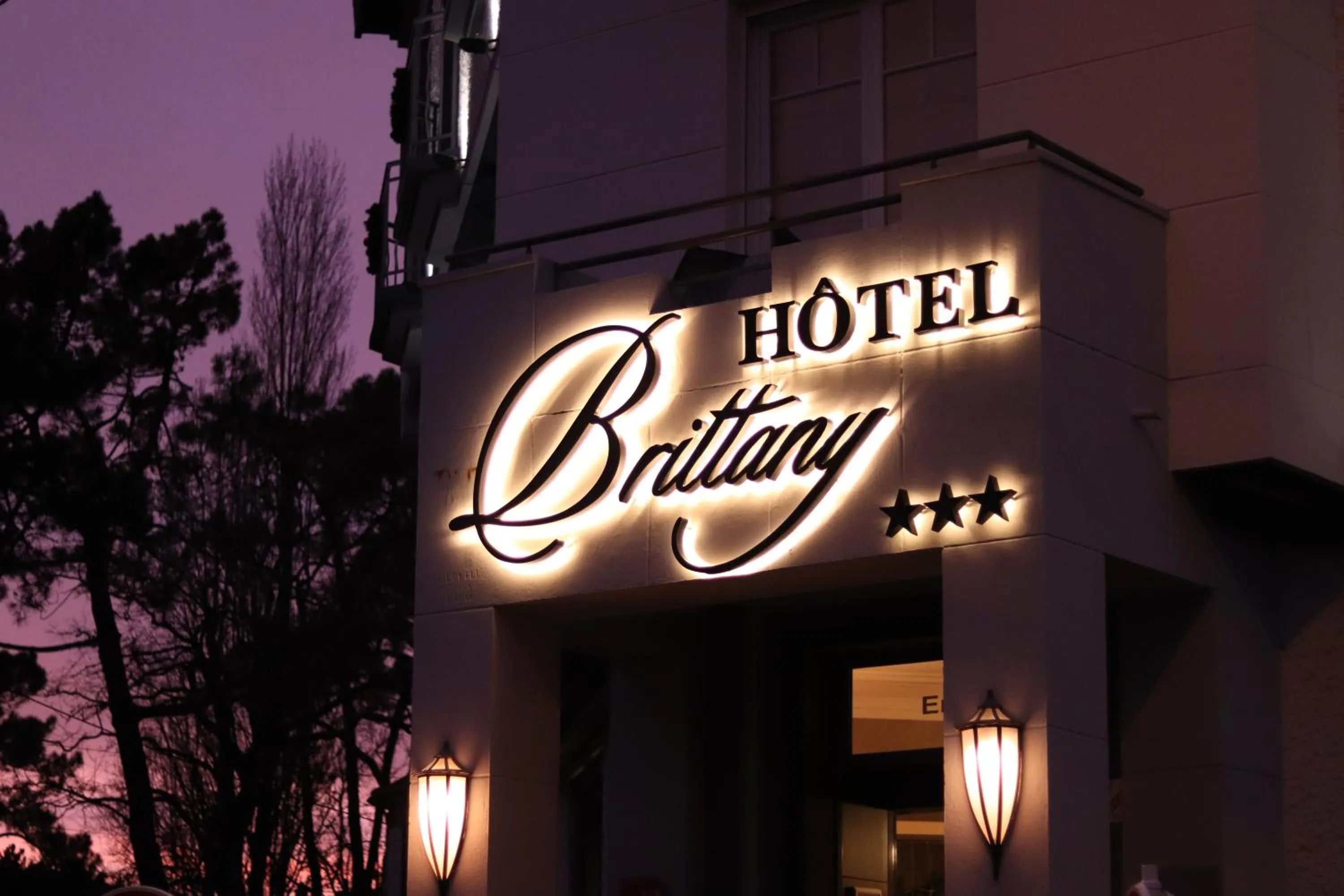 Property building in Best Western Hôtel Brittany La Baule Centre & Plages