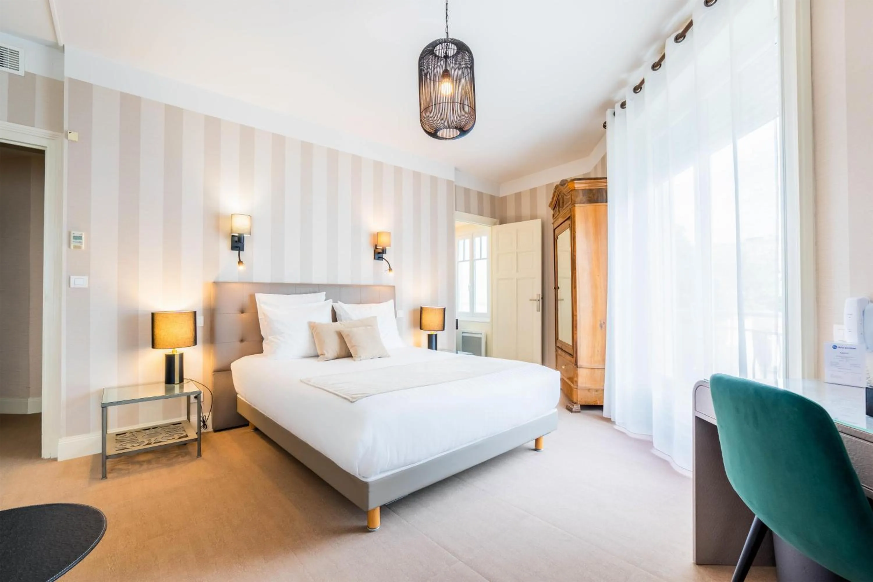 Bedroom, Bed in Best Western Hôtel Brittany La Baule Centre & Plages