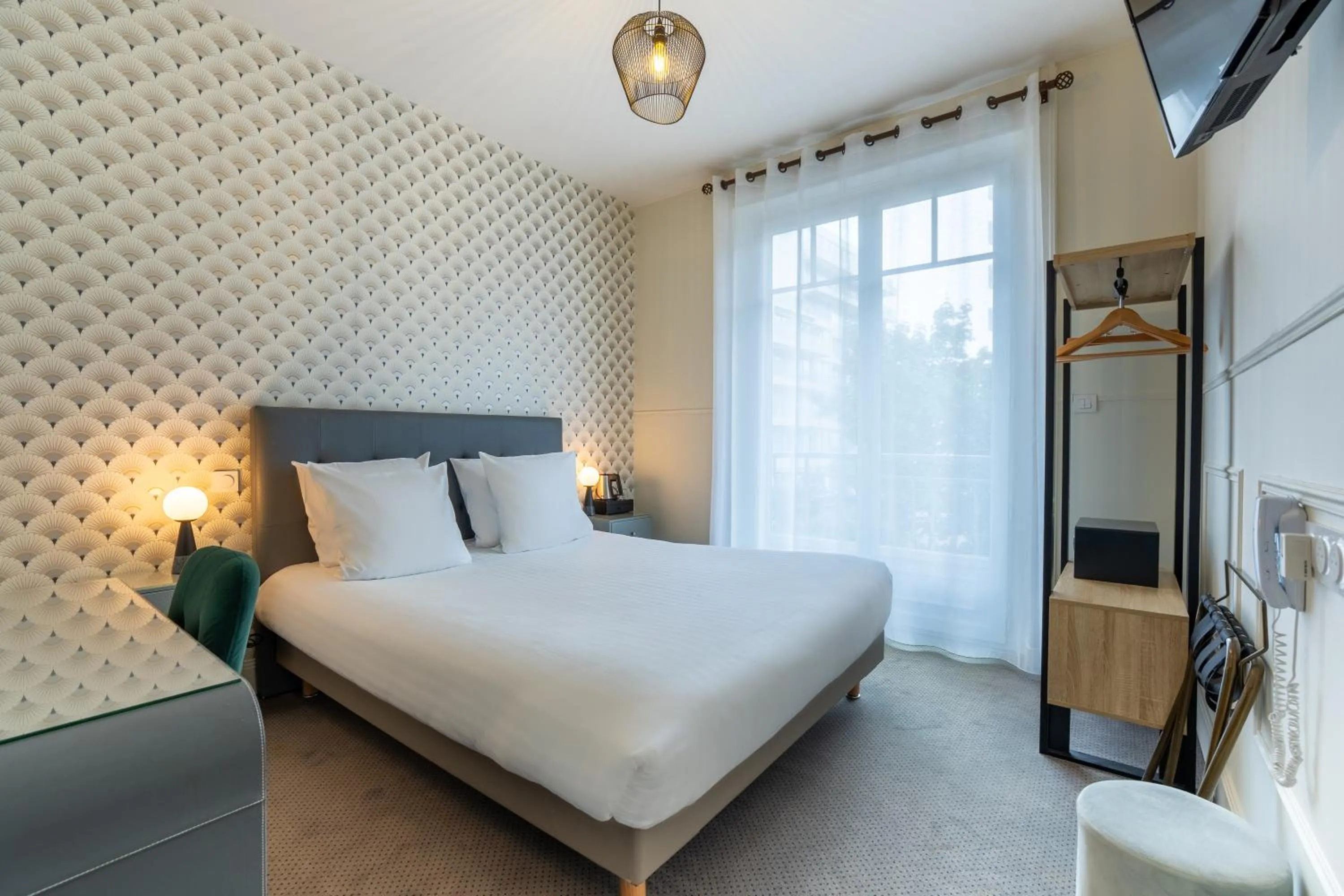 Bedroom, Bed in Best Western Hôtel Brittany La Baule Centre & Plages