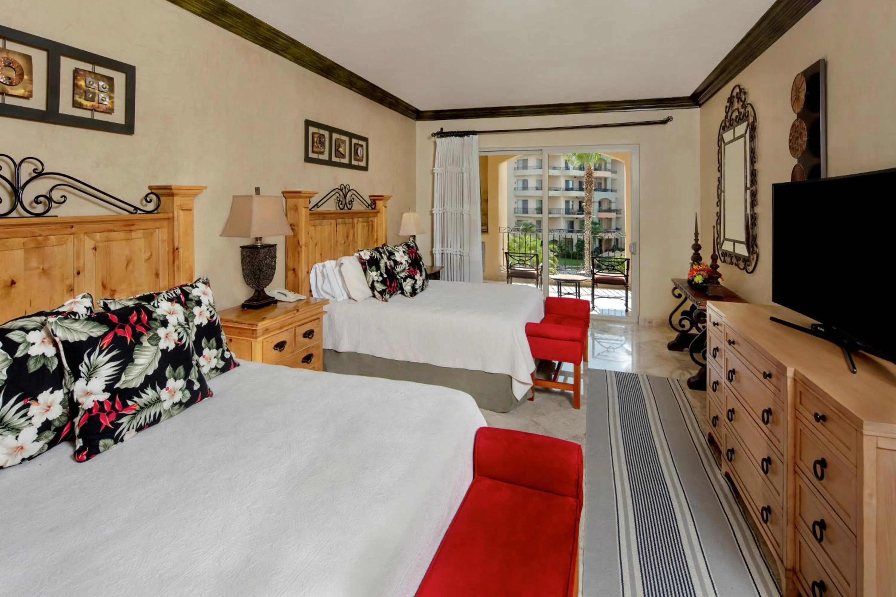 Photo of the whole room, Bed in Cabo La Estancia