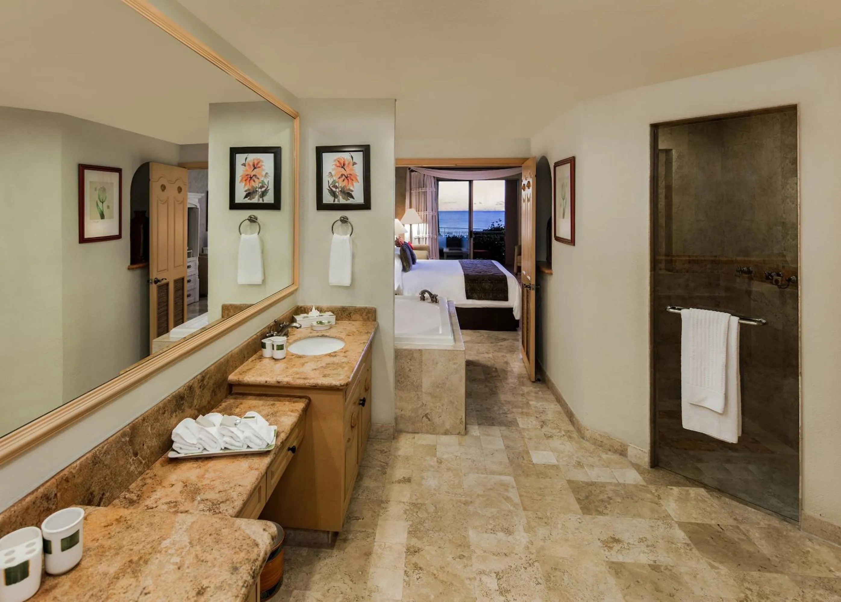 Bathroom, Bed in Cabo La Estancia