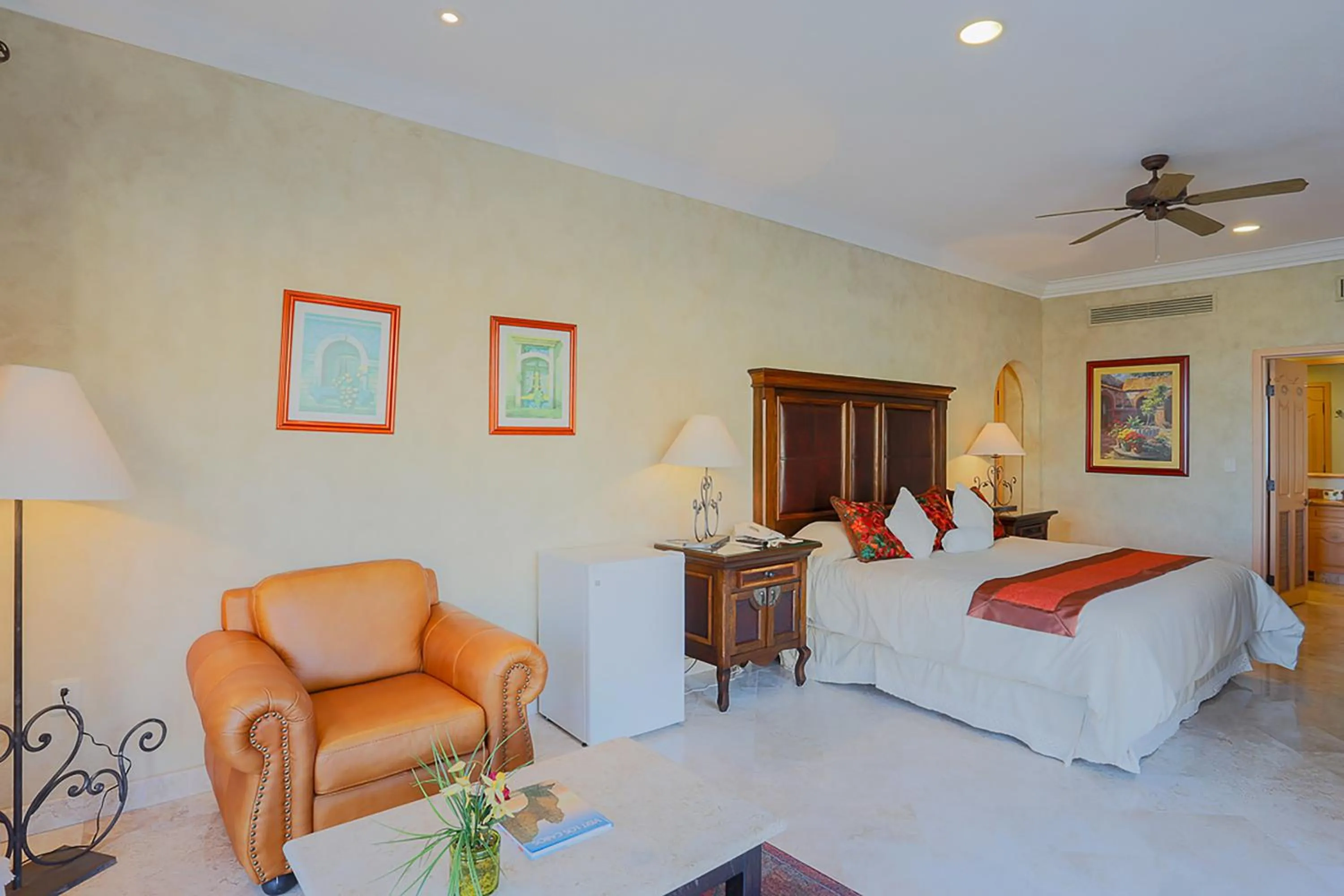 Photo of the whole room in Cabo La Estancia