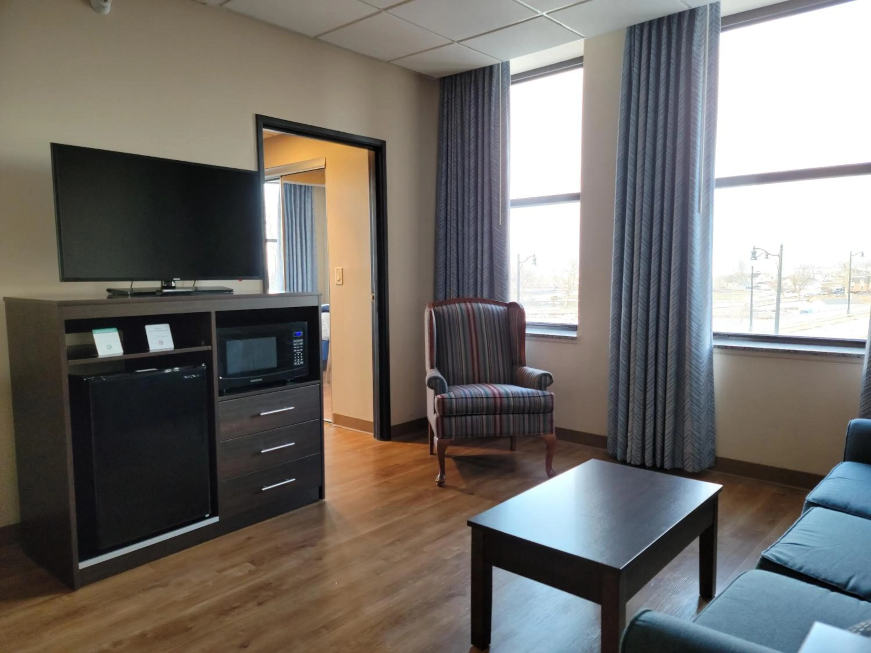 TV and multimedia in Ariel Broadway Hotel