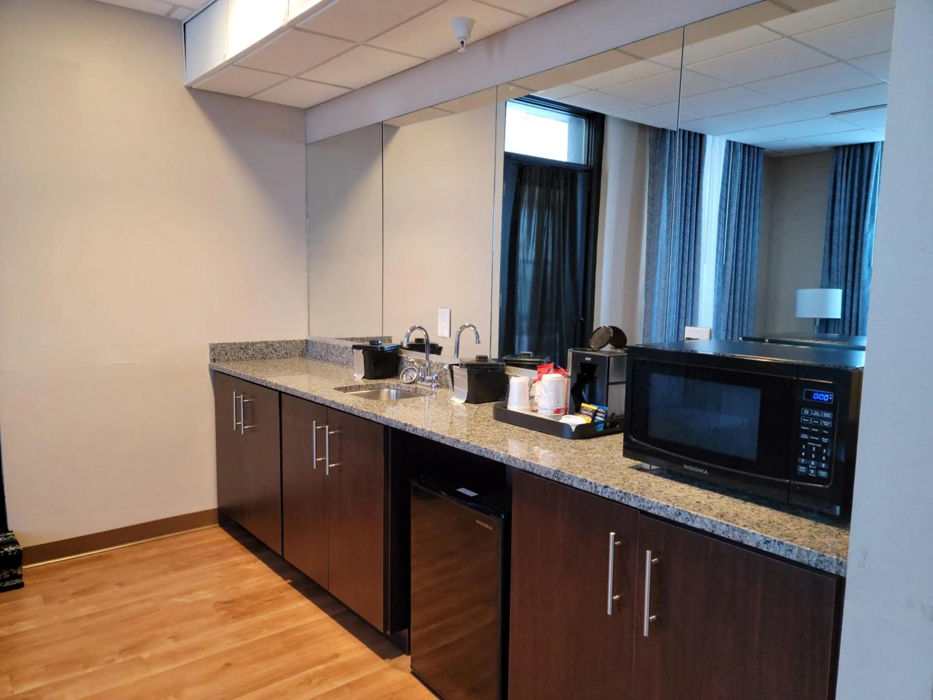 Coffee/tea facilities in Ariel Broadway Hotel