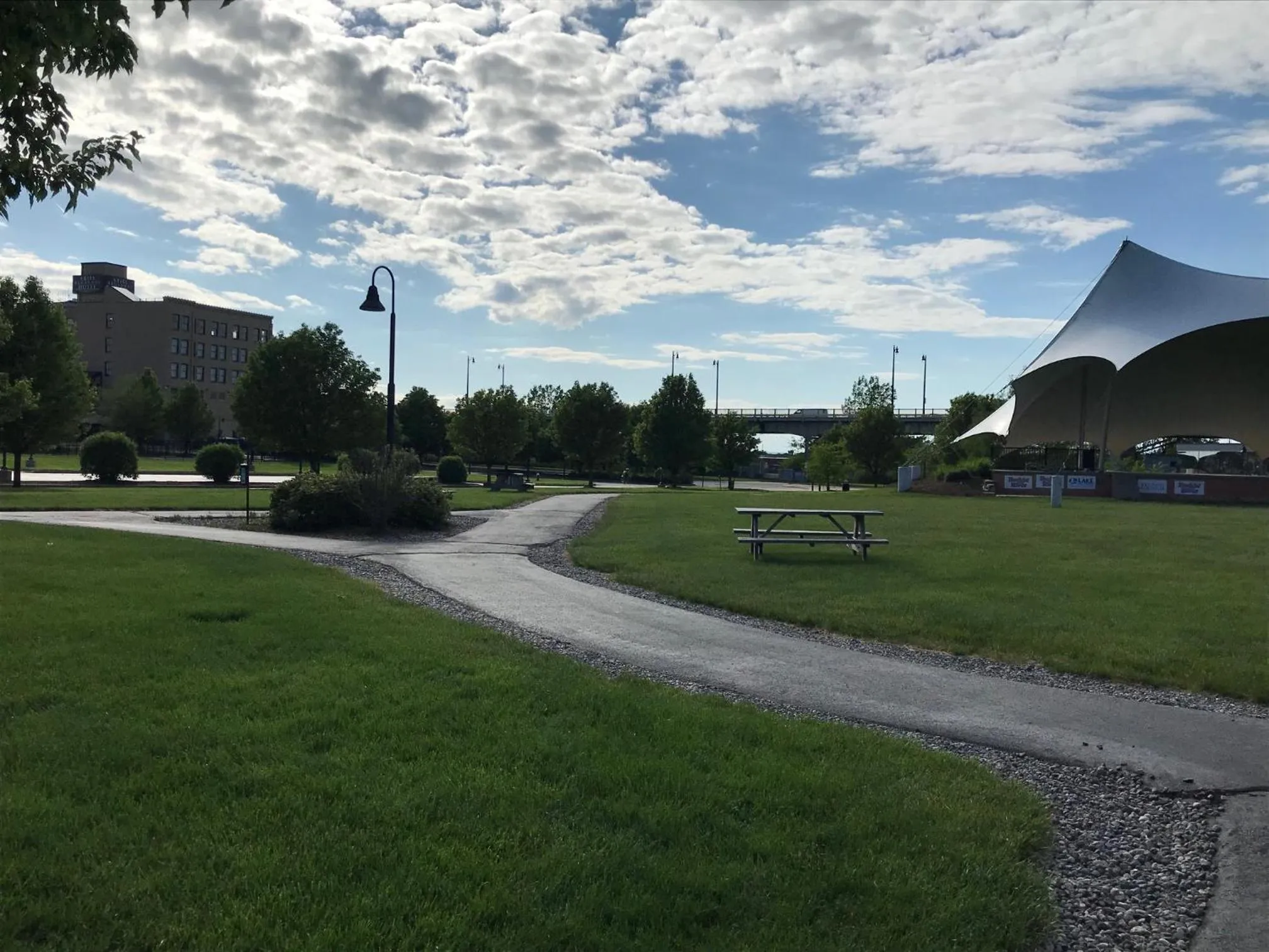 Spring in Ariel Broadway Hotel