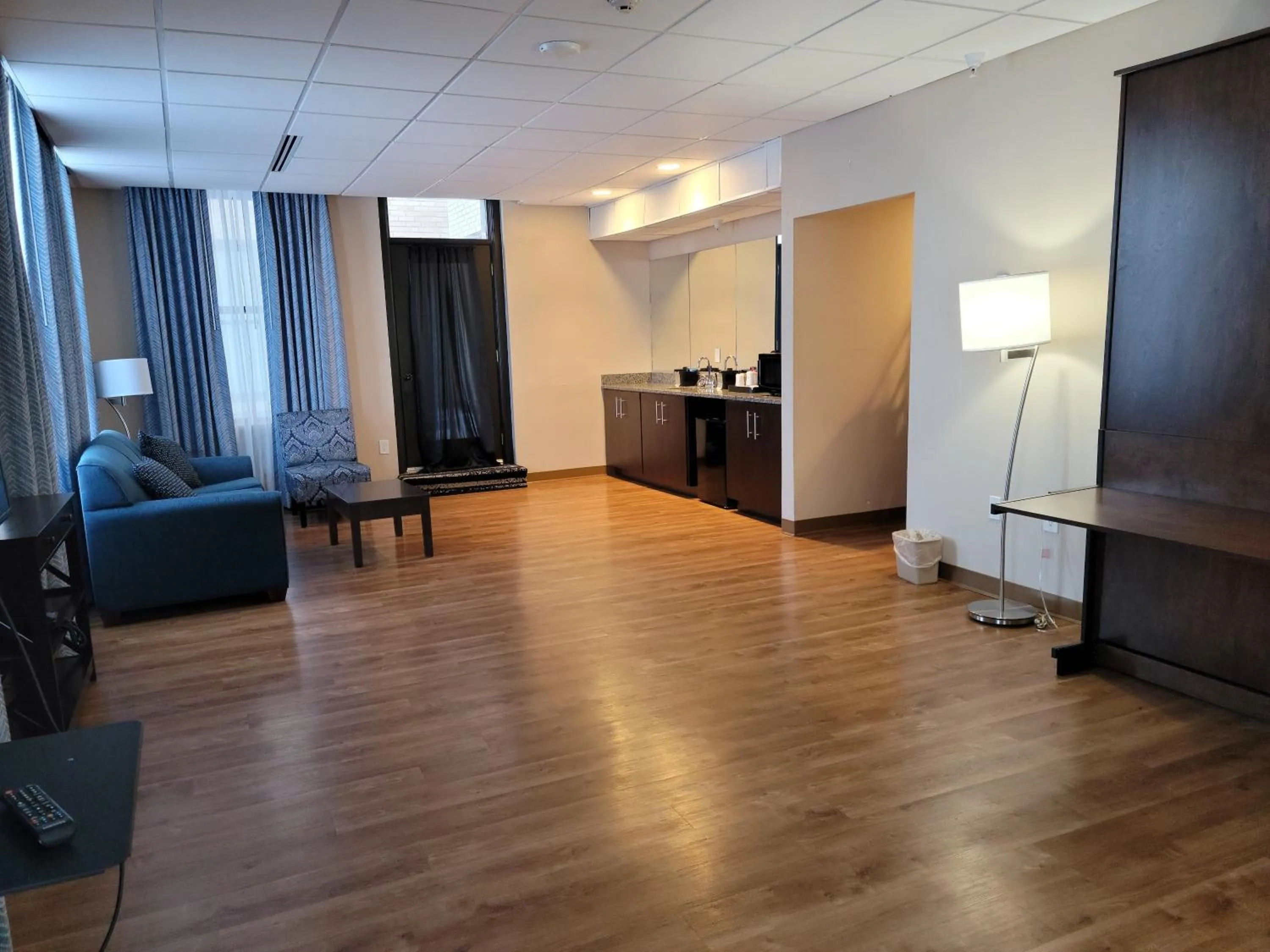 TV and multimedia in Ariel Broadway Hotel