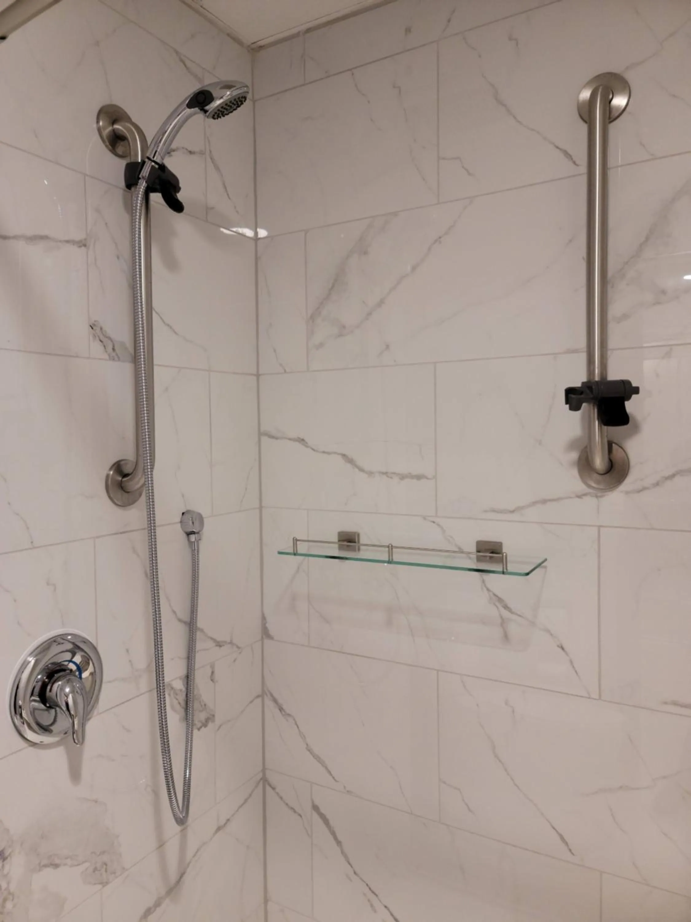 Shower in Ariel Broadway Hotel