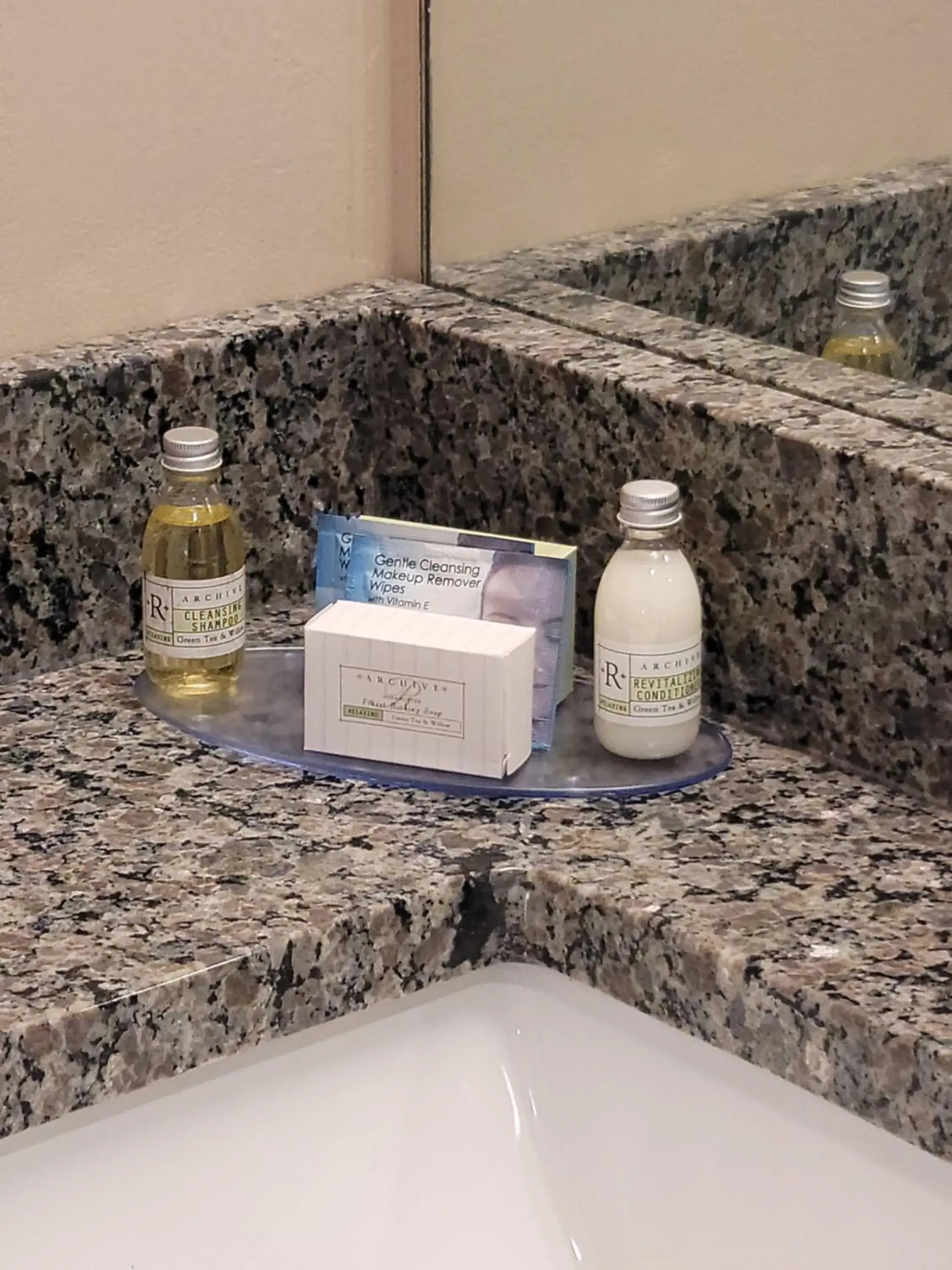 King Studio with Sofa Bed - single occupancy in Ariel Broadway Hotel King Studio with Sofa Bed - single occupancy in Ariel Broadway Hotel