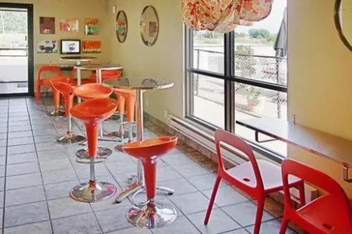 Restaurant/places to eat in Valued Stay Madison