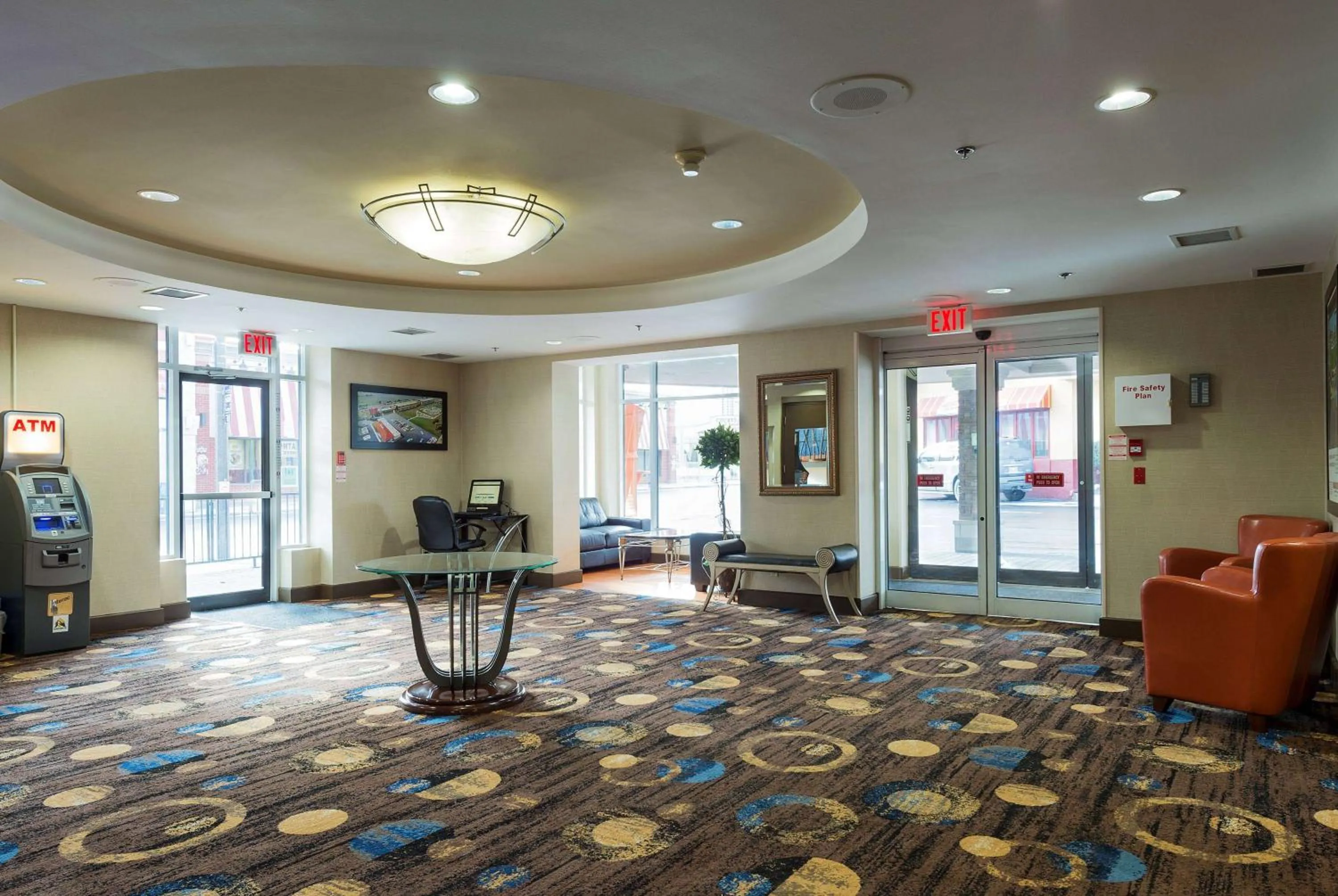Lobby or reception in Howard Johnson Plaza by Wyndham by the Falls Niagara Falls