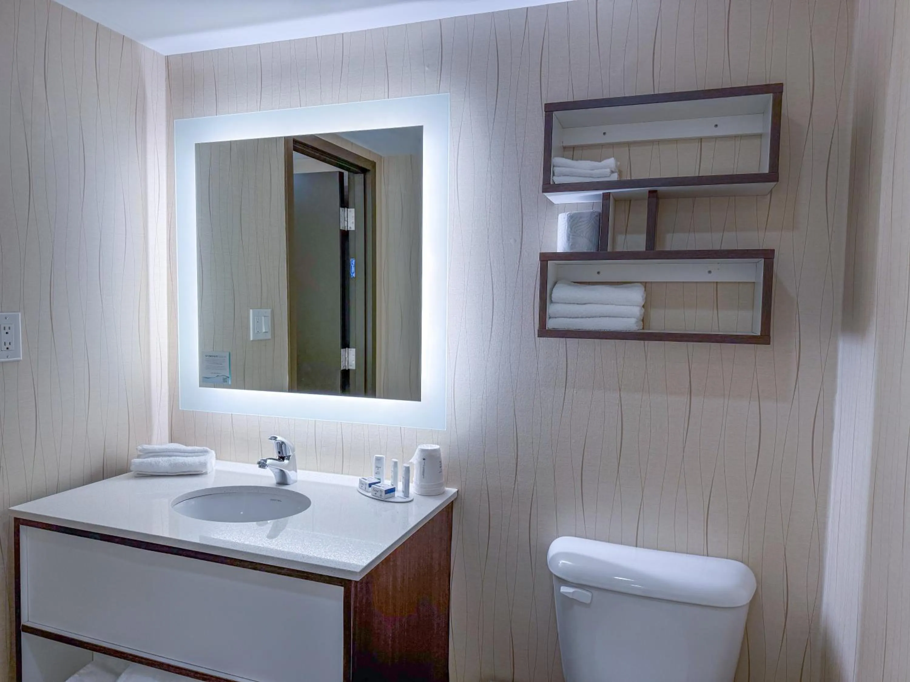 Bathroom in Howard Johnson Plaza by Wyndham by the Falls Niagara Falls