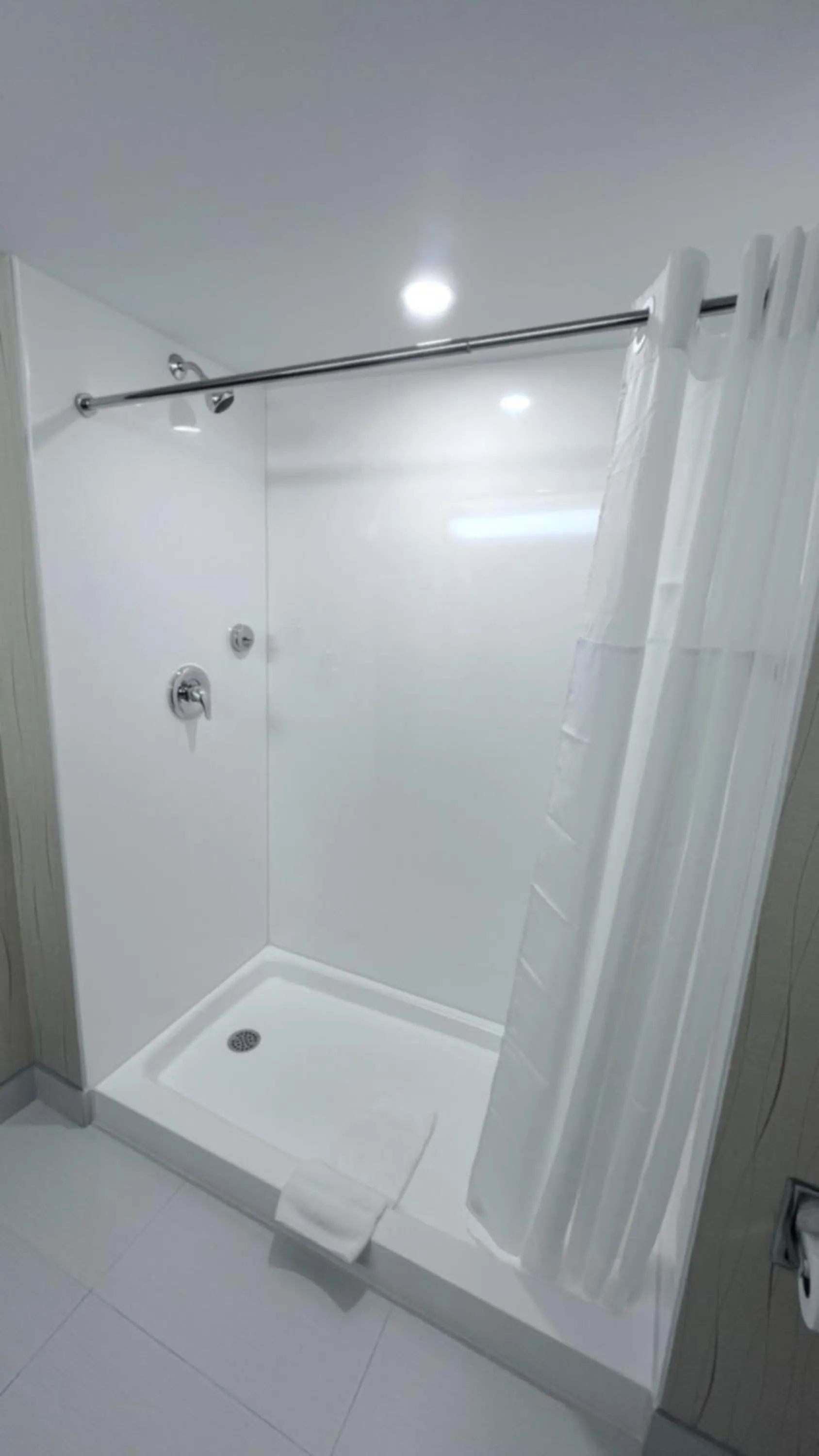 Property building in Howard Johnson Plaza by Wyndham by the Falls Niagara Falls