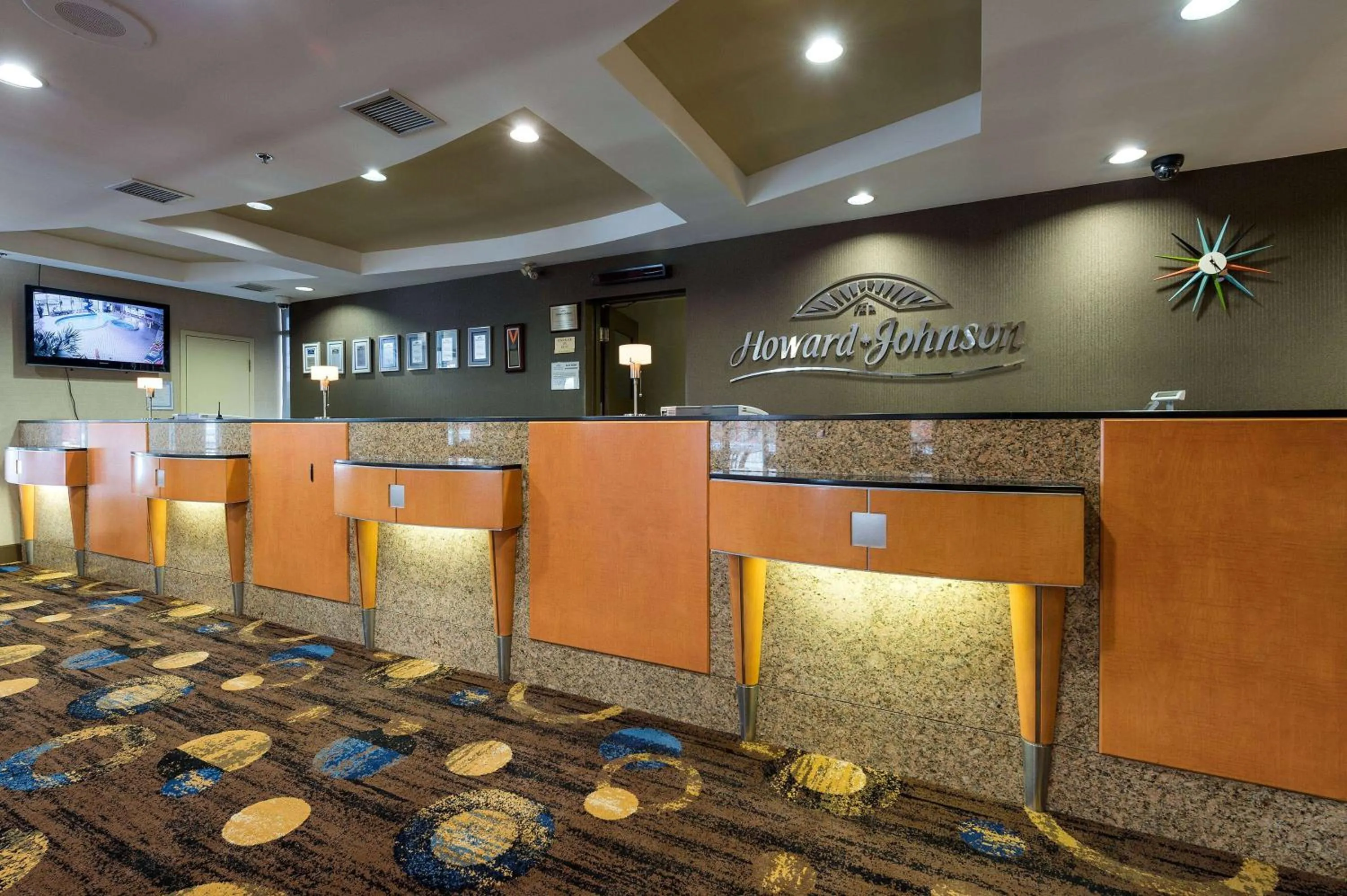 Lobby or reception in Howard Johnson Plaza by Wyndham by the Falls Niagara Falls