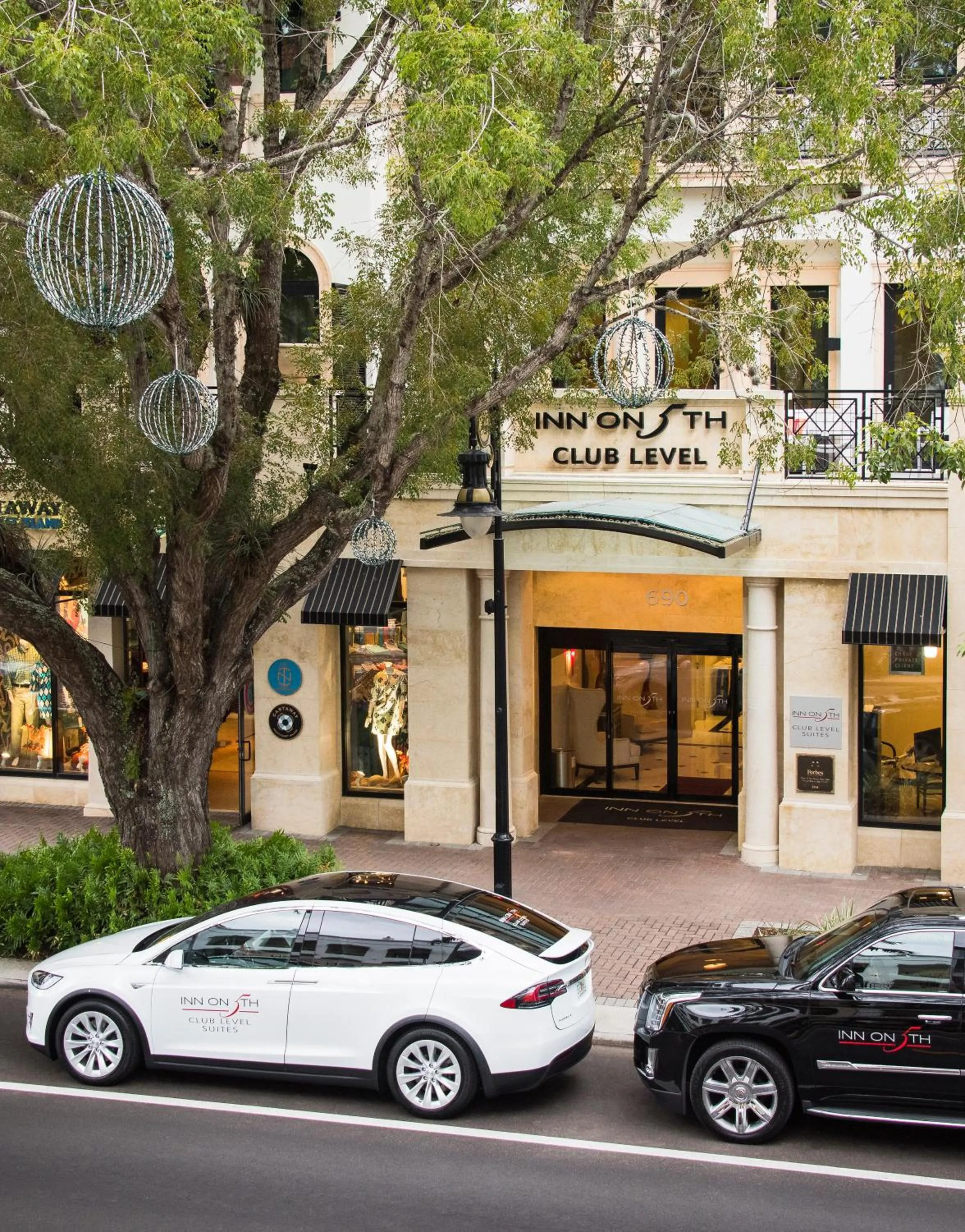 Facade/entrance in Inn On Fifth