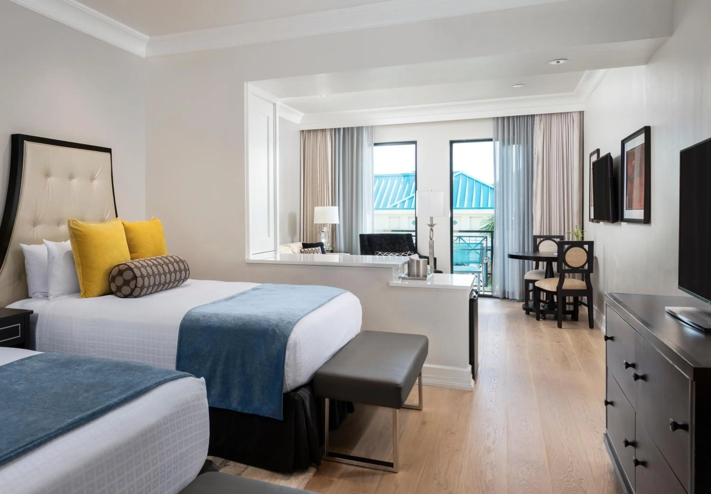 Photo of the whole room, Bed in Inn On Fifth