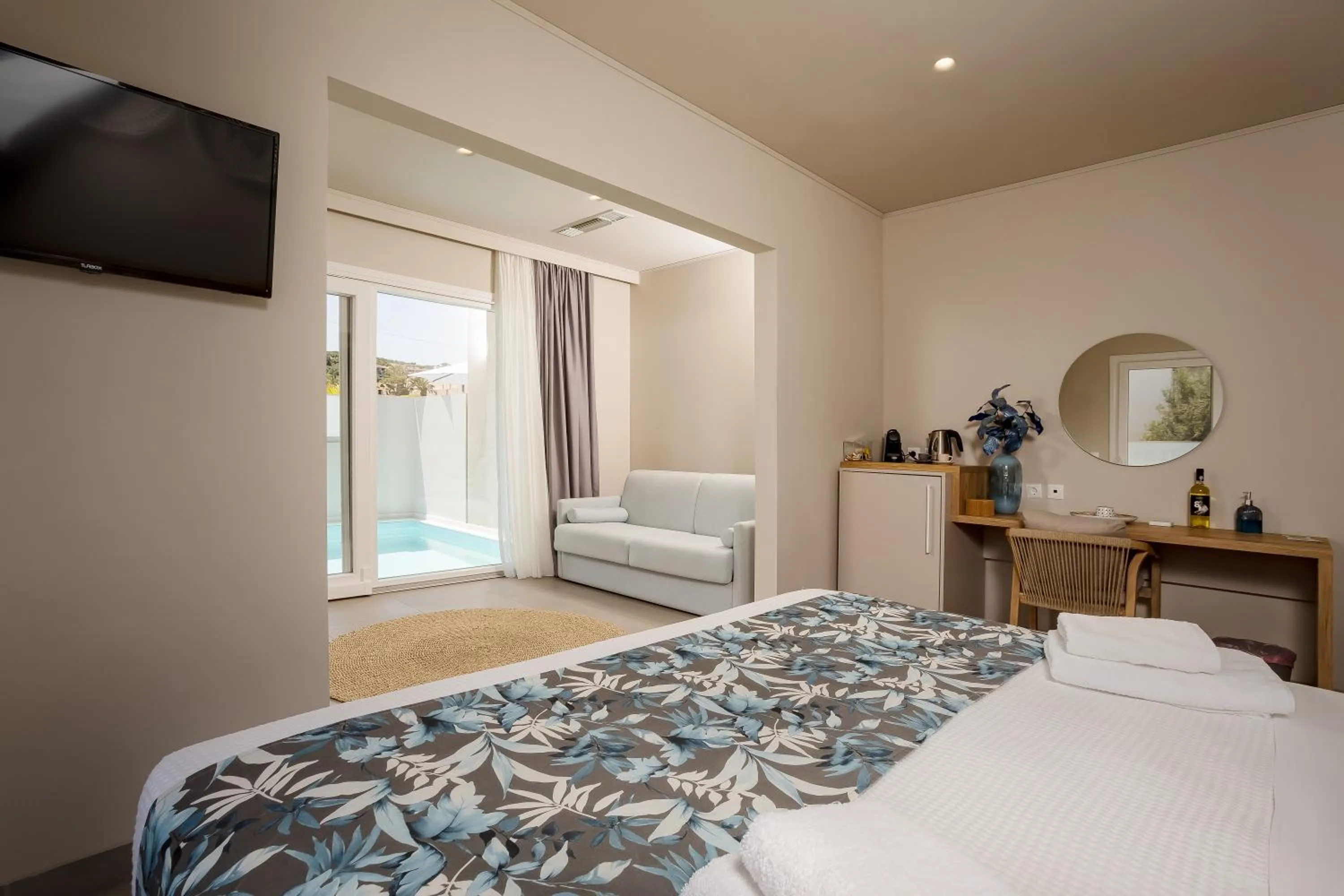 Day, Bed in Sarpidon Suites