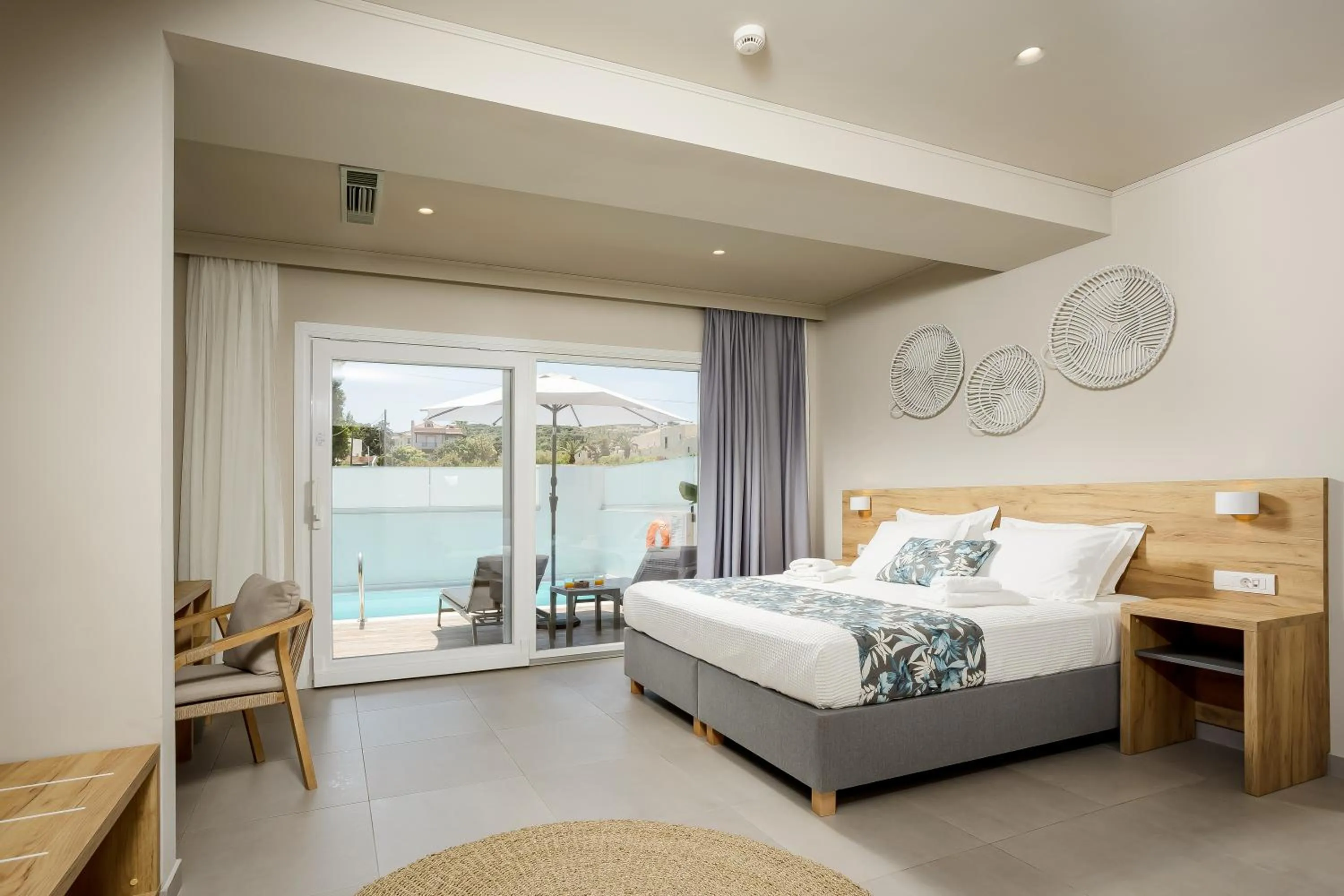 Photo of the whole room, Bed in Sarpidon Suites