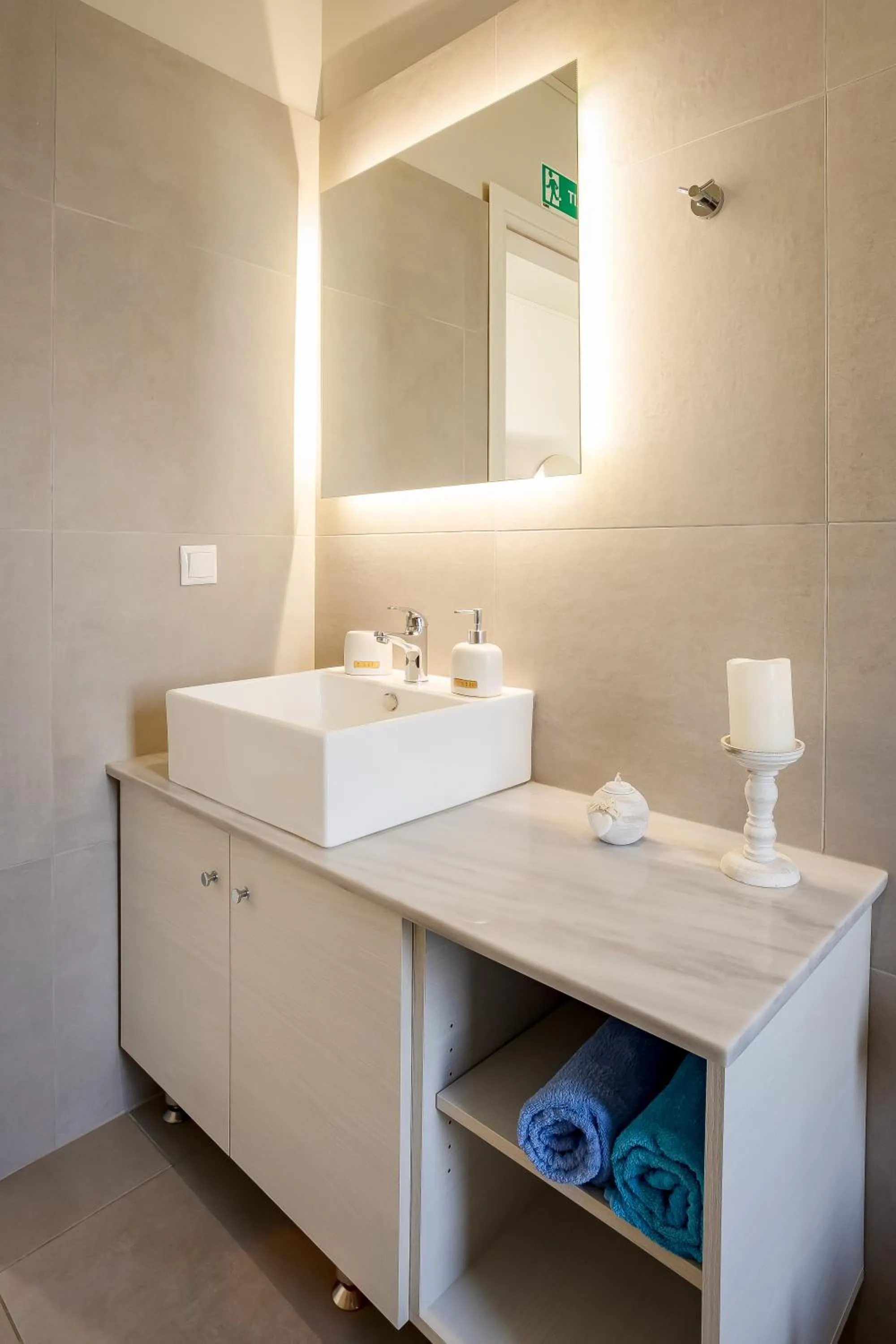 Bathroom in Sarpidon Suites