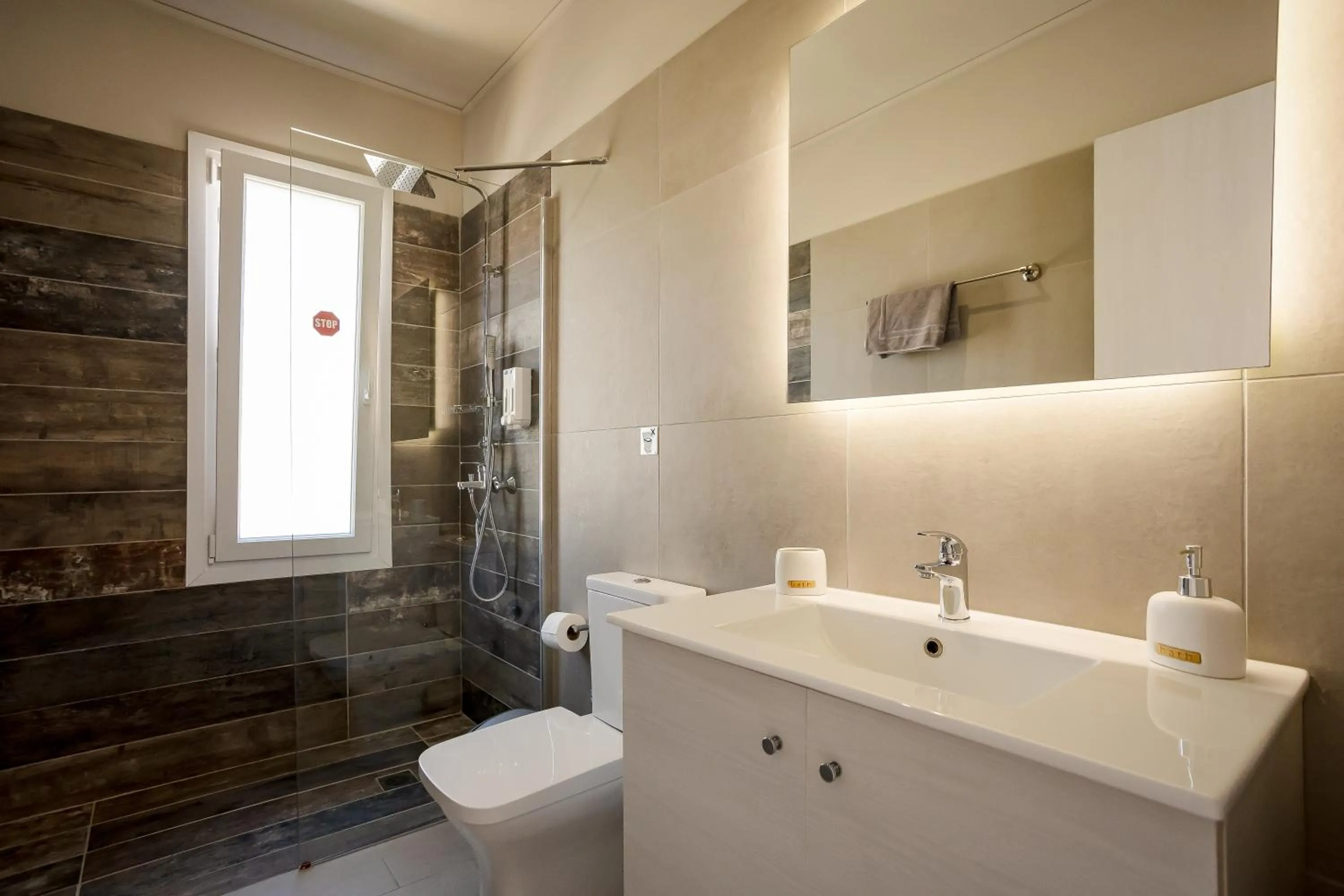 Bathroom in Sarpidon Suites