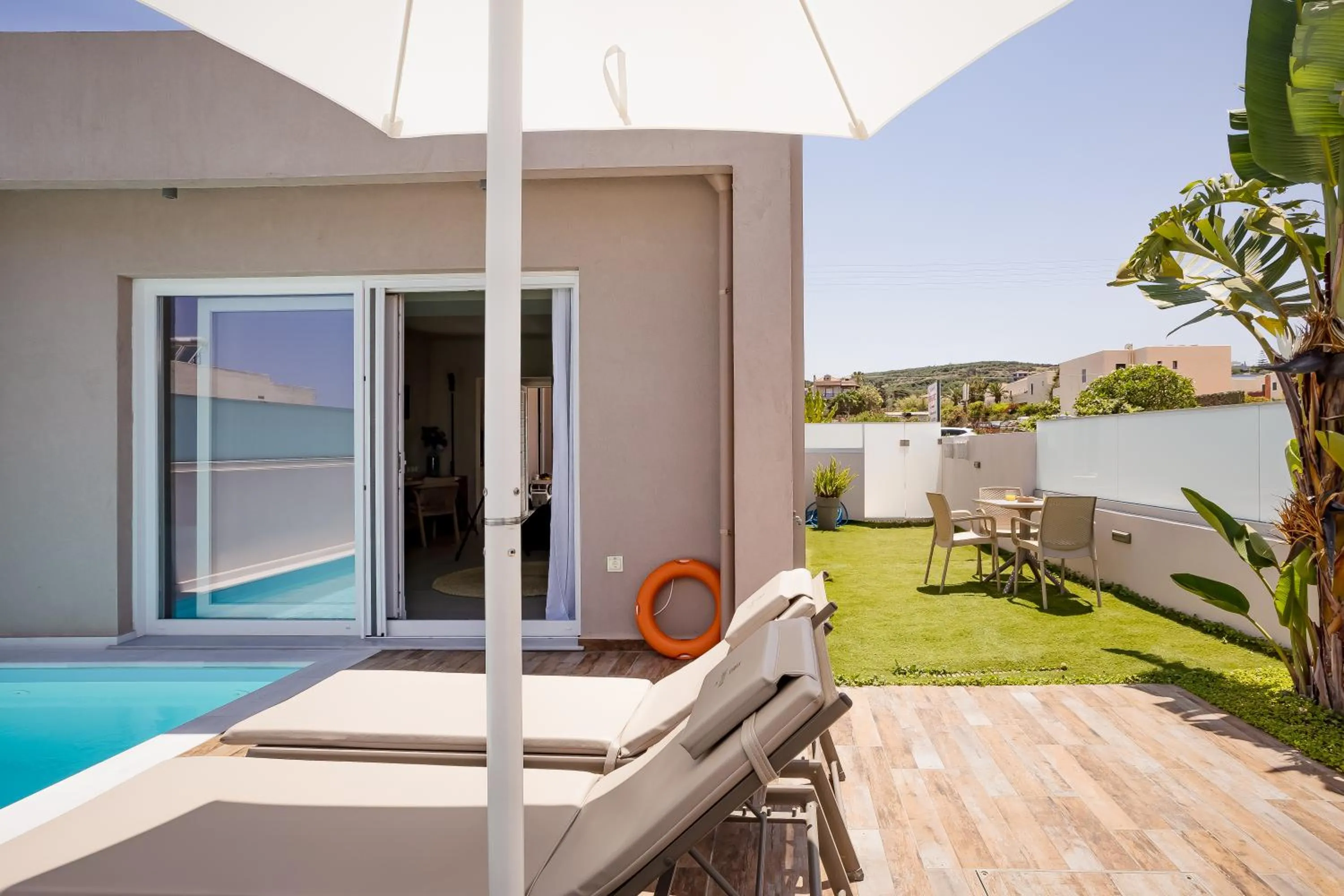 Garden in Sarpidon Suites