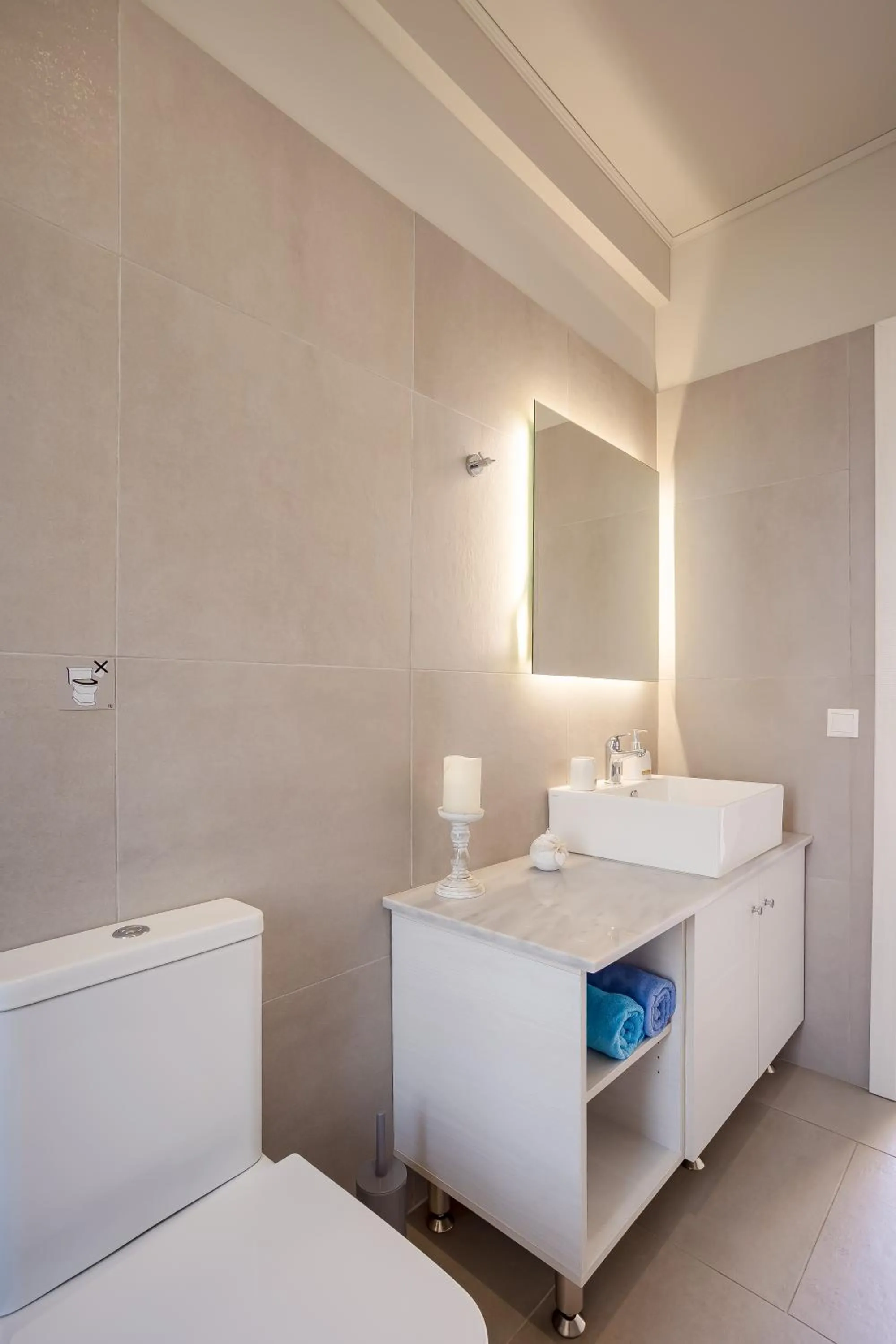 Bathroom, Bed in Sarpidon Suites