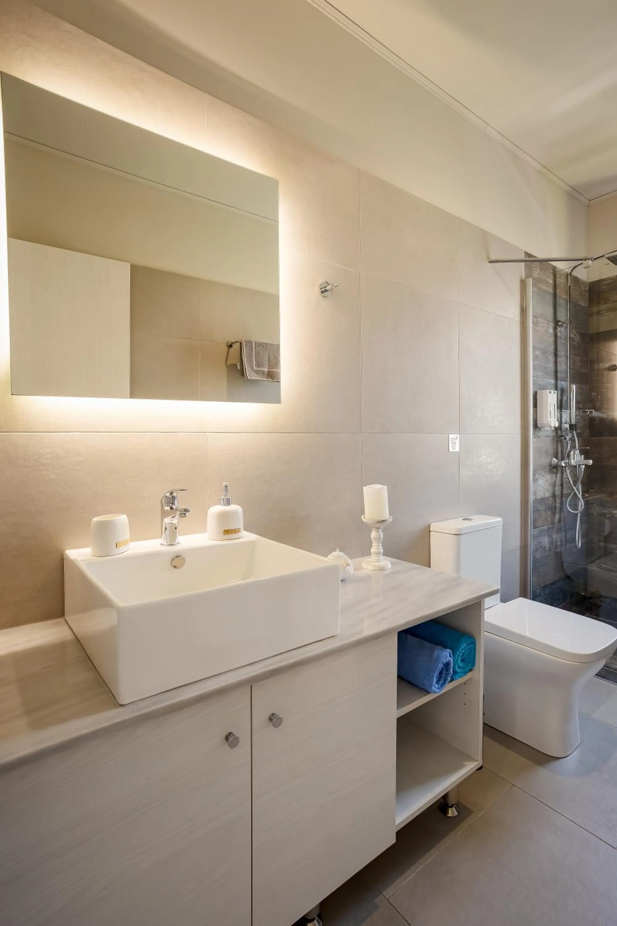 Bathroom in Sarpidon Suites