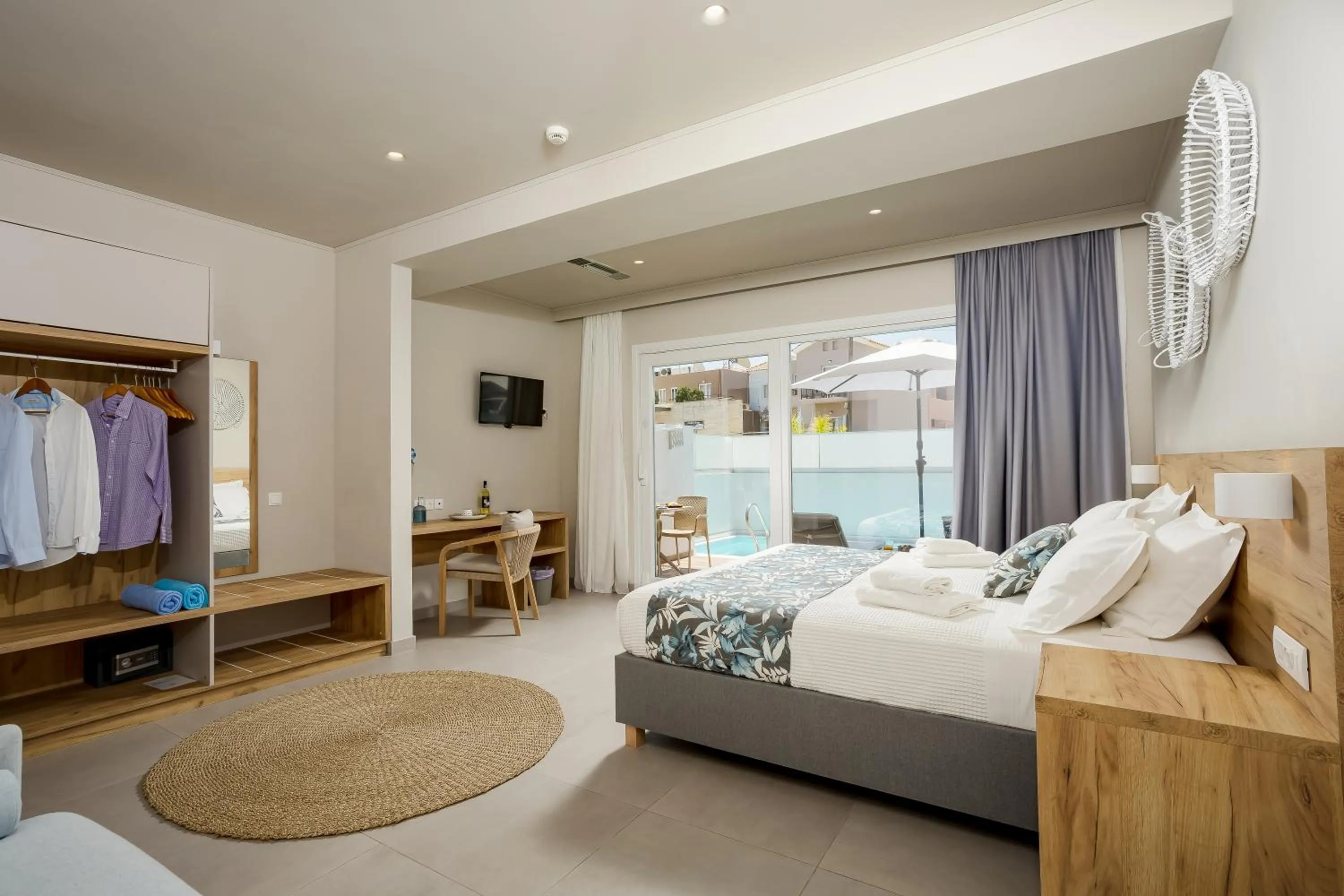 Photo of the whole room, Bed in Sarpidon Suites