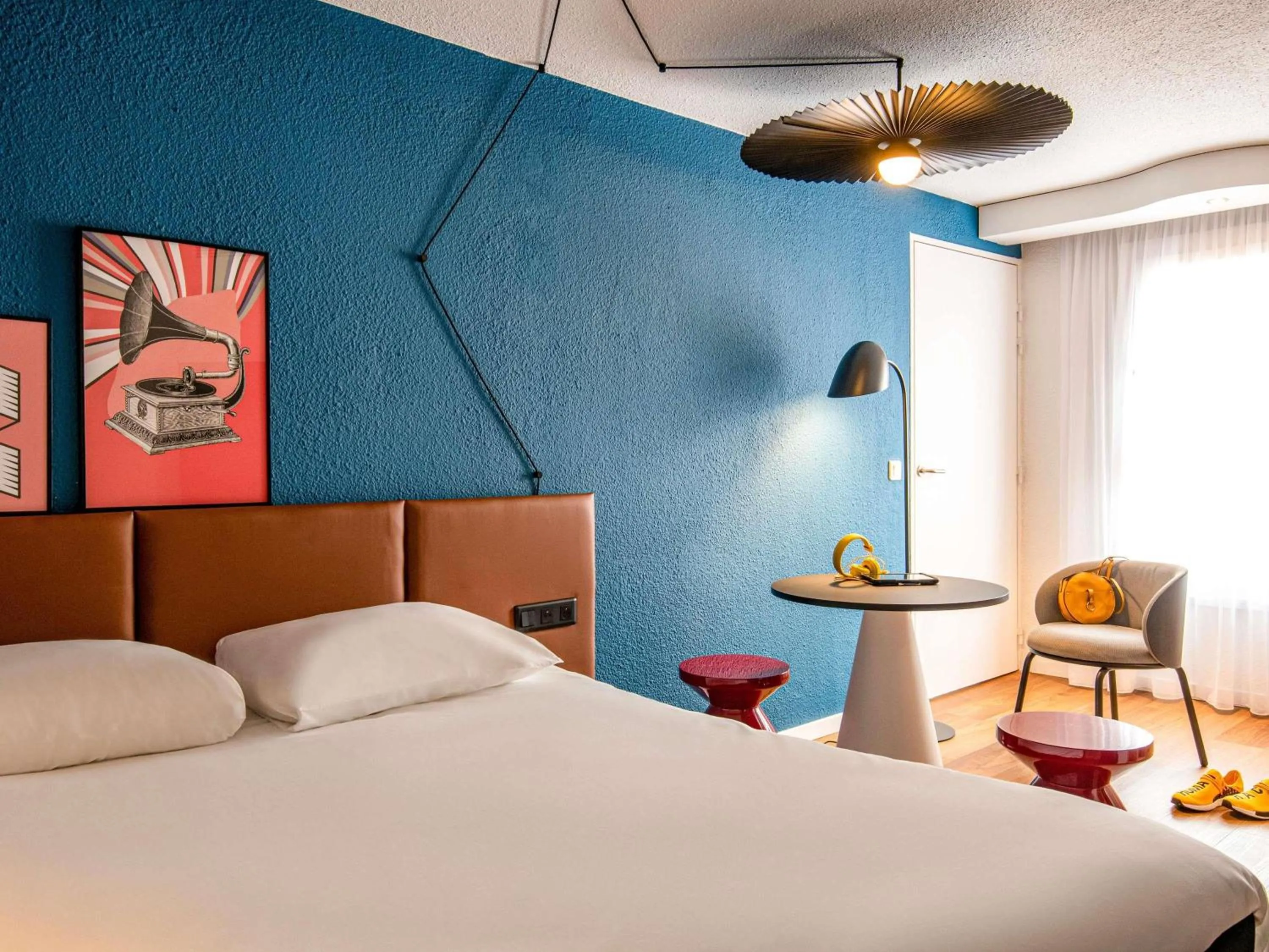 Property building, Bed in ibis Cannes Centre