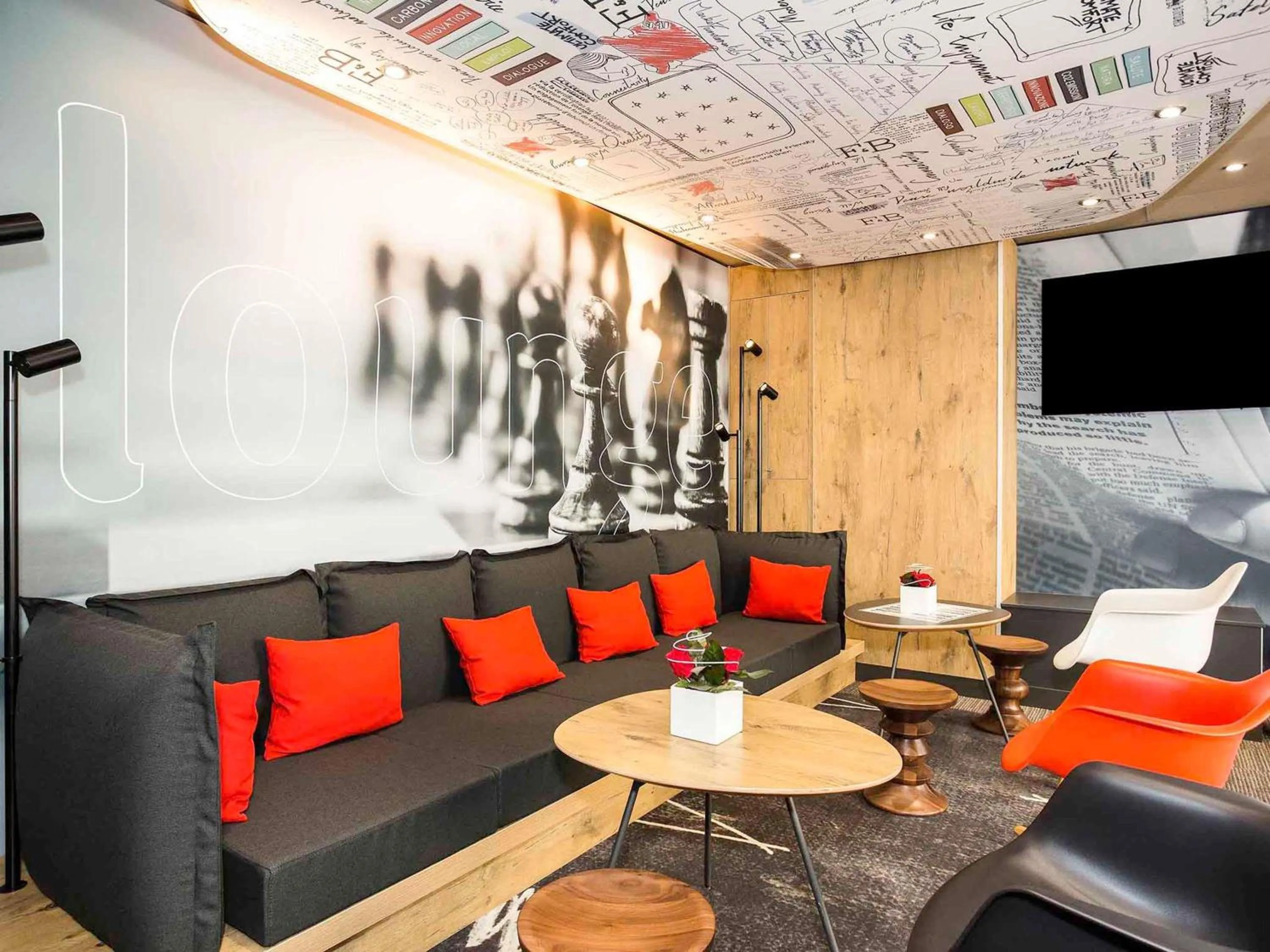 Lounge or bar in ibis Cannes Centre