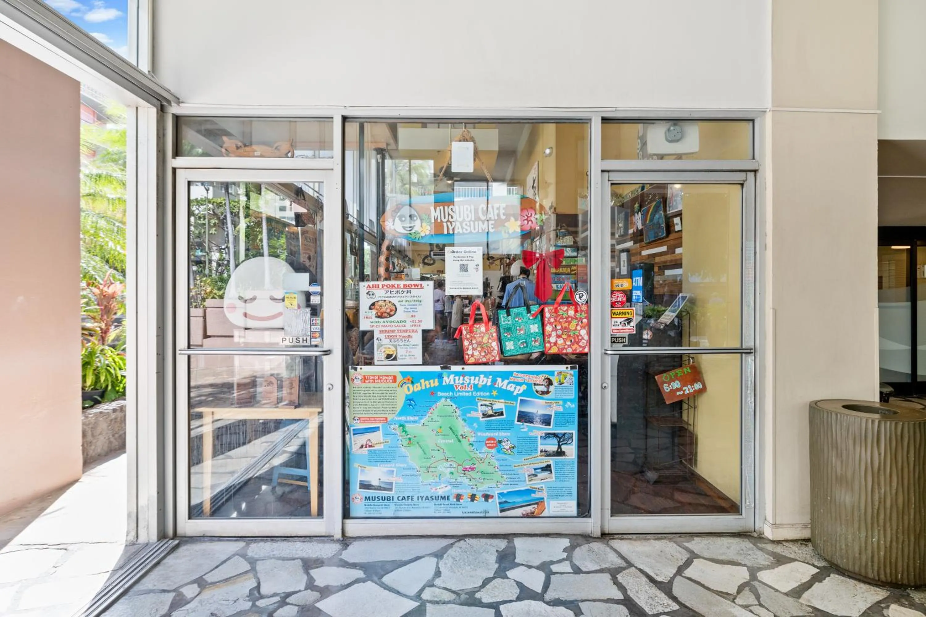 On-site shops in Steps to Waikiki Beach! Newly Renovated with 75" TV