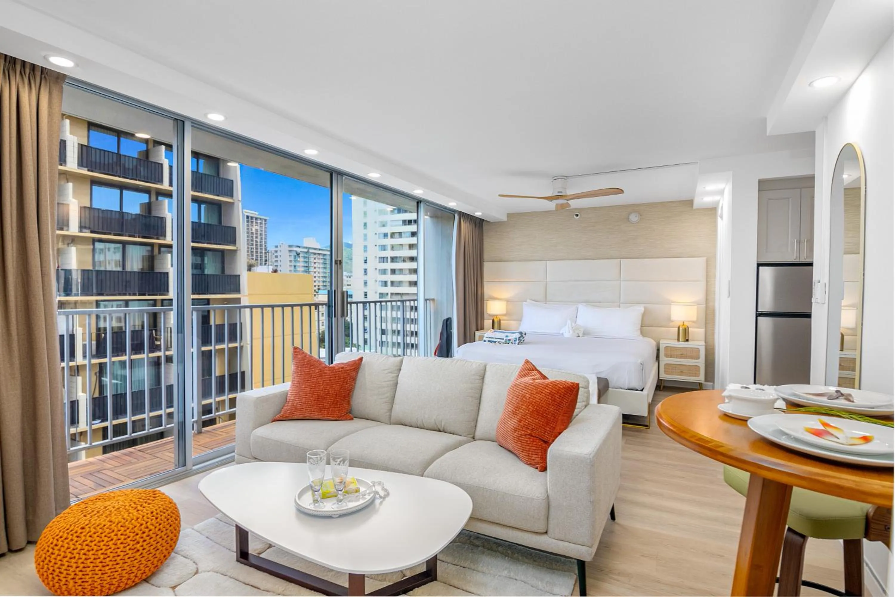 Bed in Steps to Waikiki Beach! Newly Renovated with 75" TV