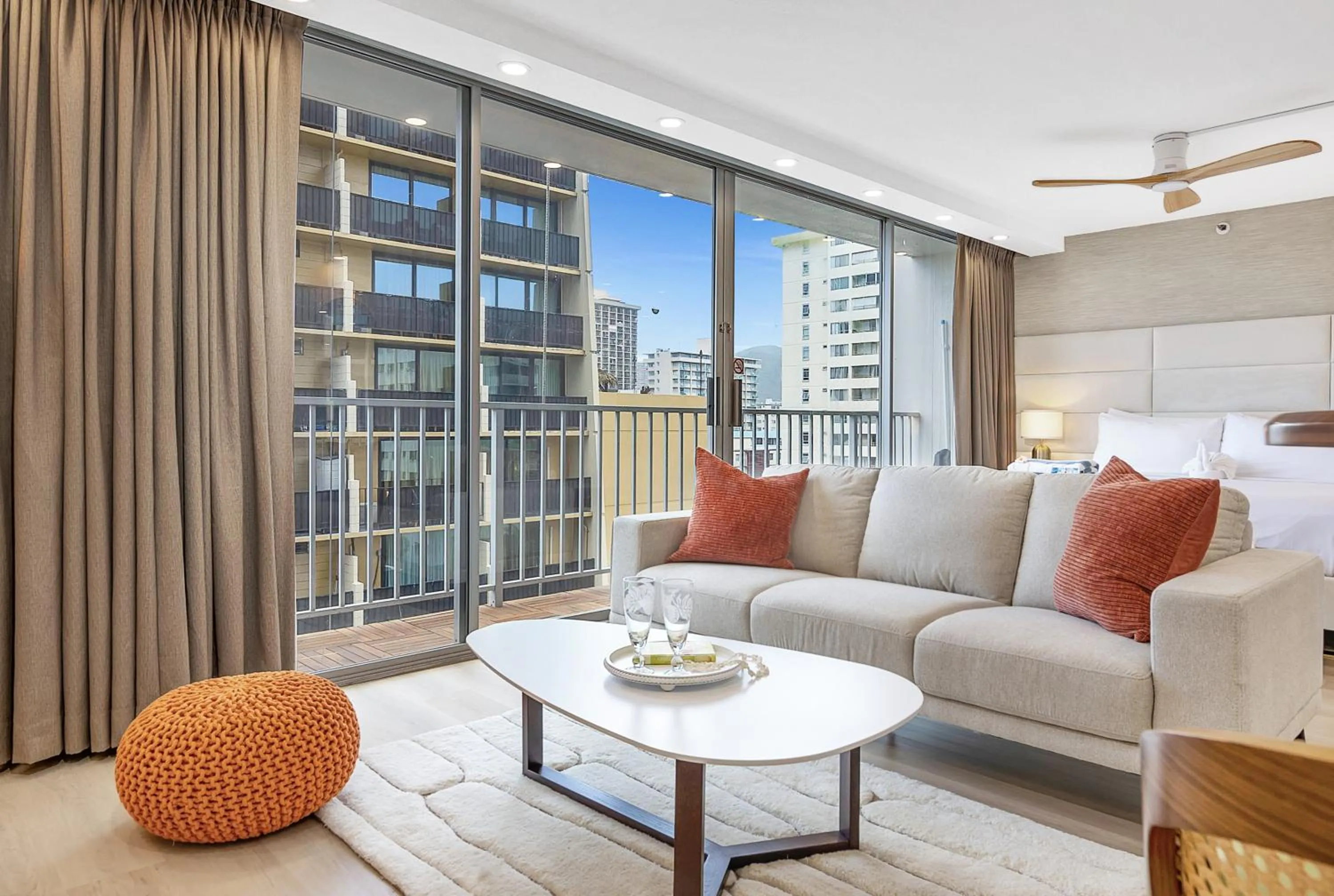 Bed in Steps to Waikiki Beach! Newly Renovated with 75" TV