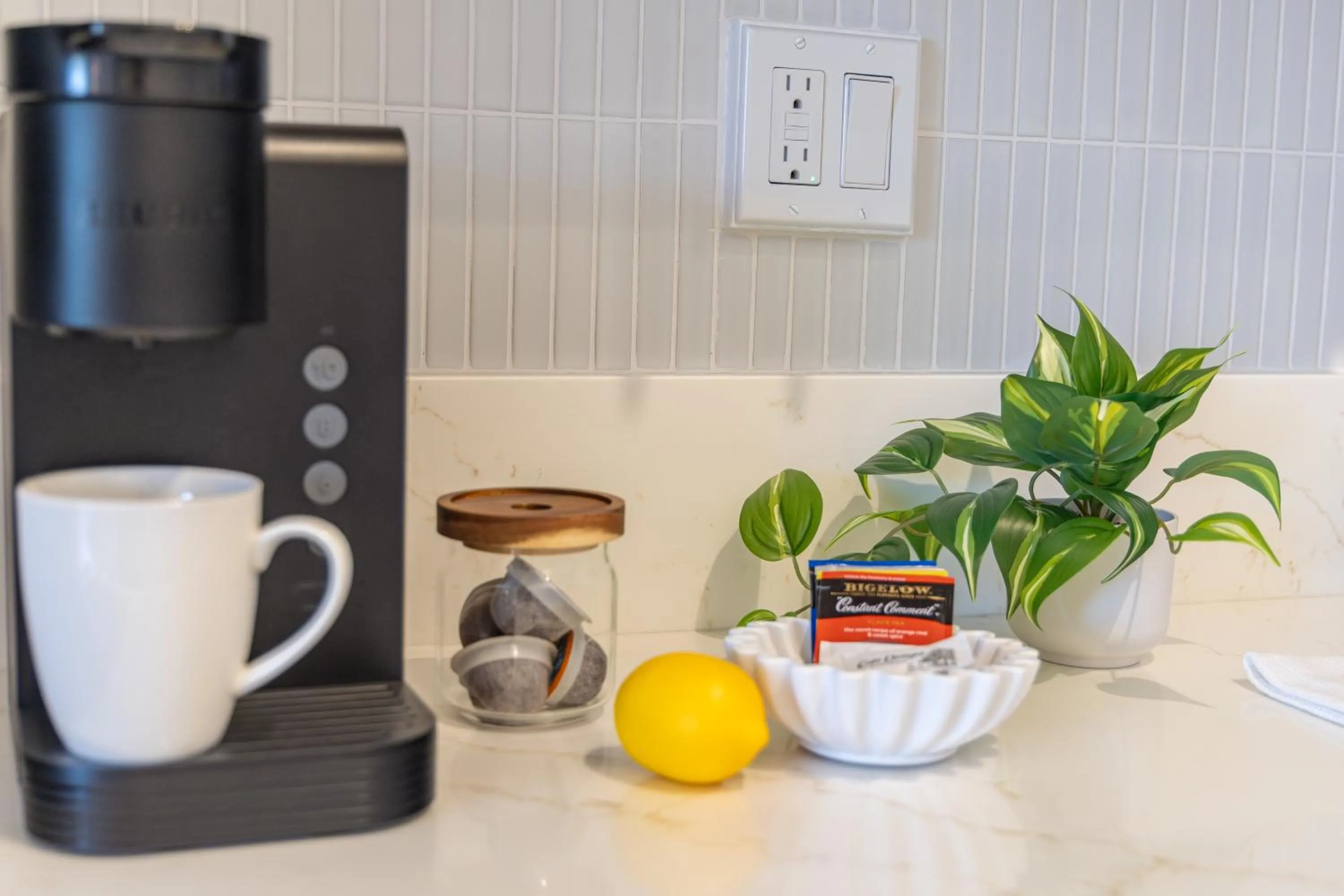 Coffee/tea facilities in Steps to Waikiki Beach! Newly Renovated with 75" TV