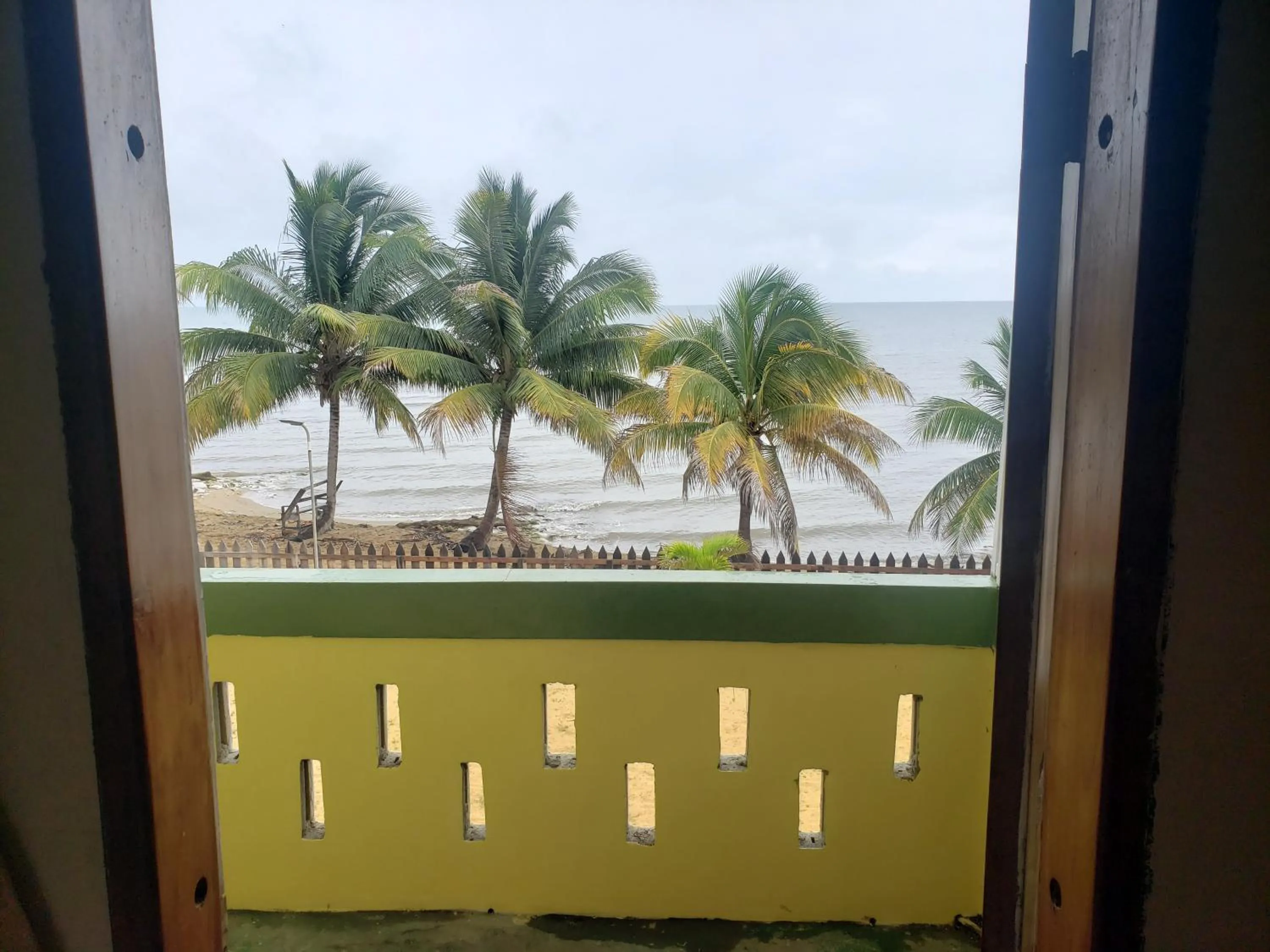 Sea view in Pal's on the beach - Dangriga, Belize