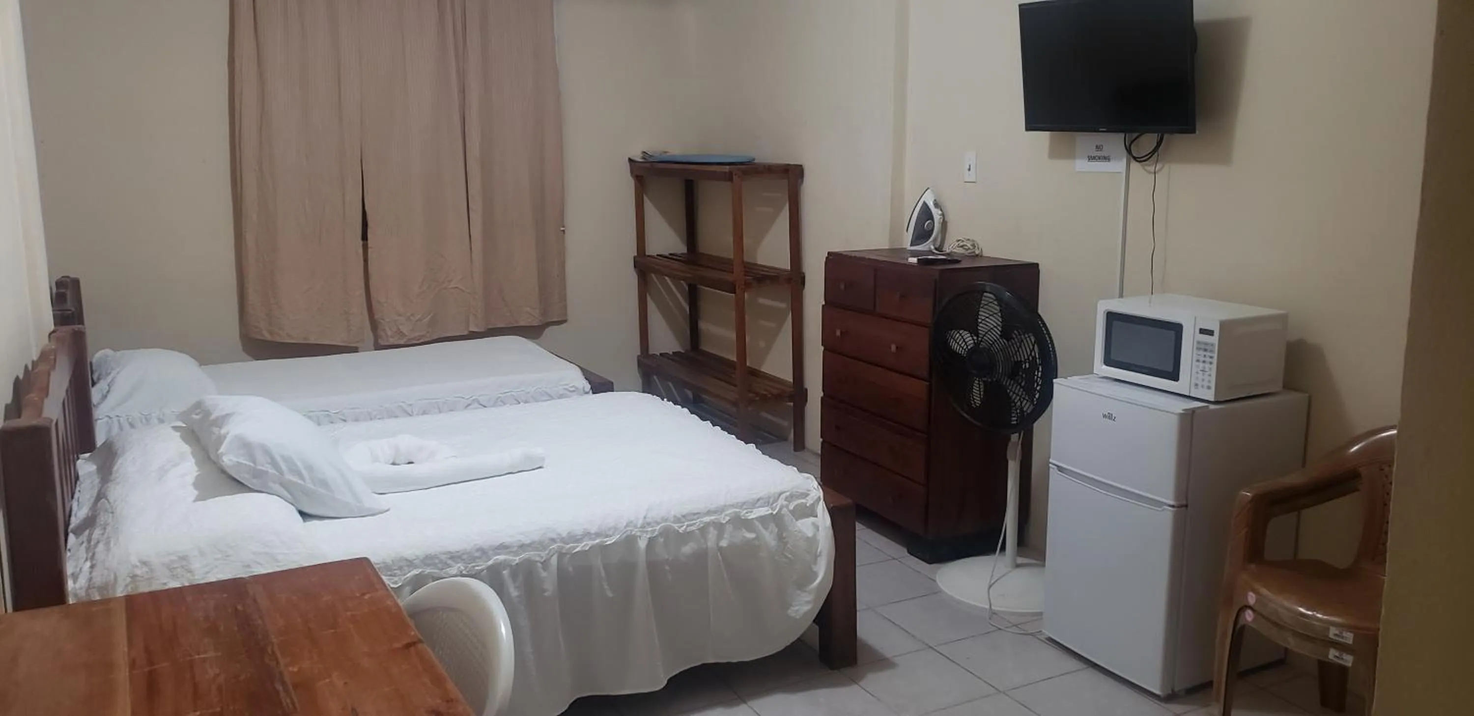 Photo of the whole room, Bed in Pal's on the beach - Dangriga, Belize