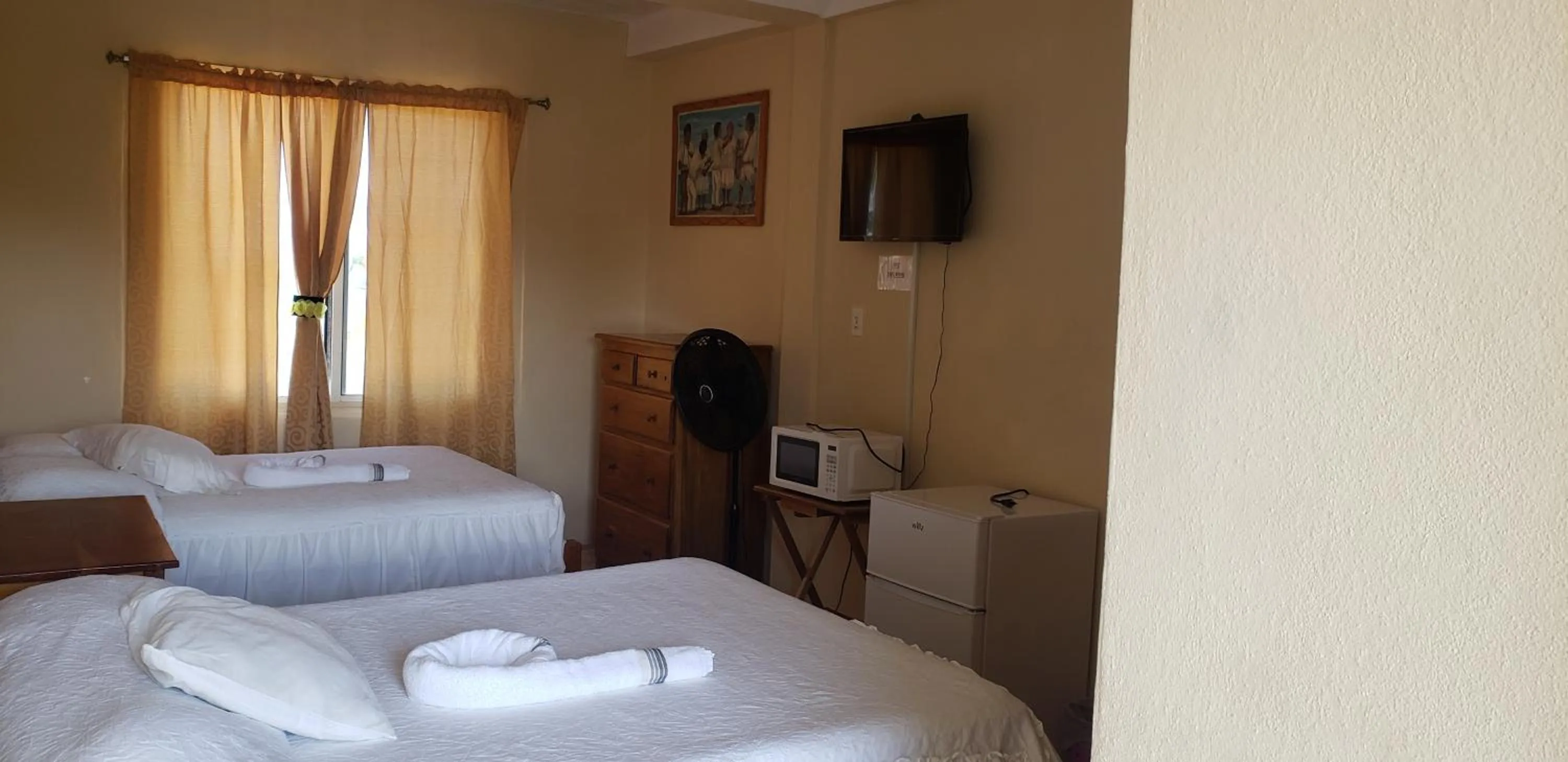 Photo of the whole room, Bed in Pal's on the beach - Dangriga, Belize