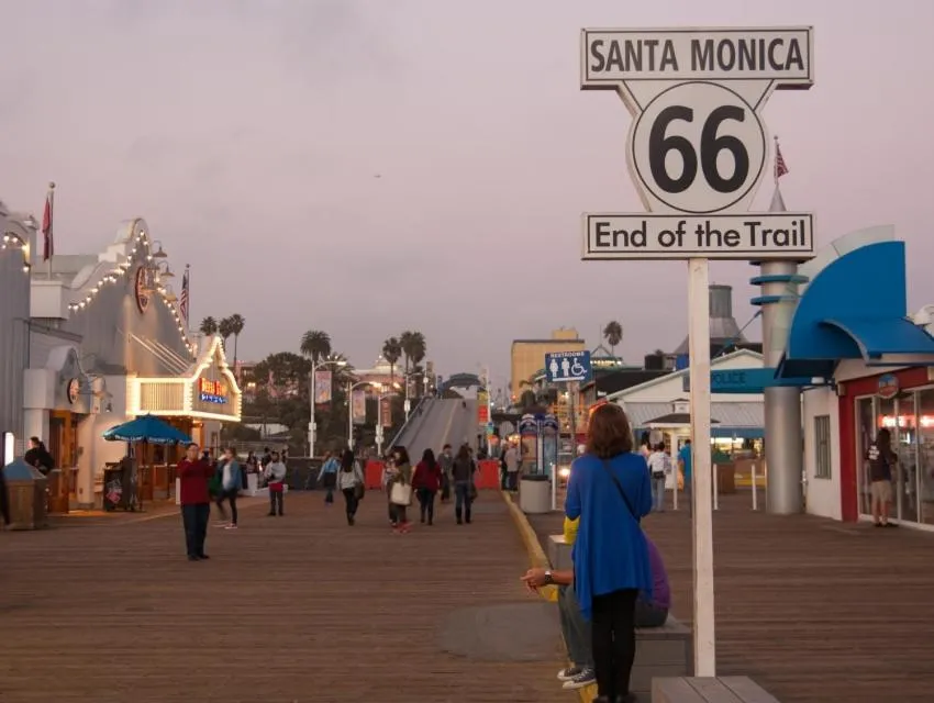 2BD 2BTH Condo 10 Min Walk to Santa Monica Beach