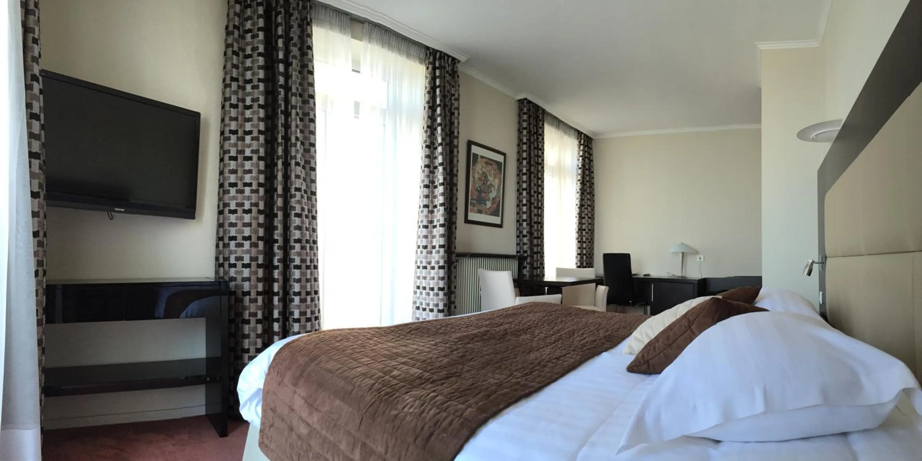 Bed in Savoy Hôtel Evian