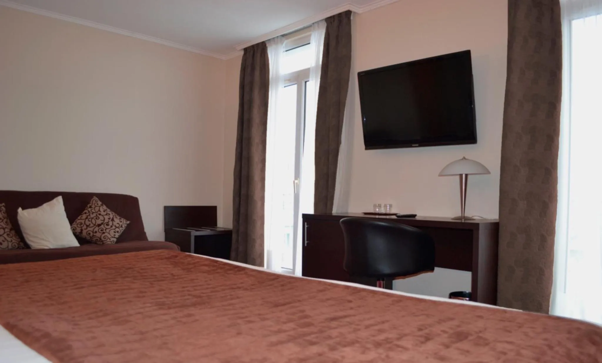 Photo of the whole room in Savoy Hôtel Evian