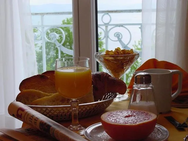 Food and drinks in Savoy Hôtel Evian