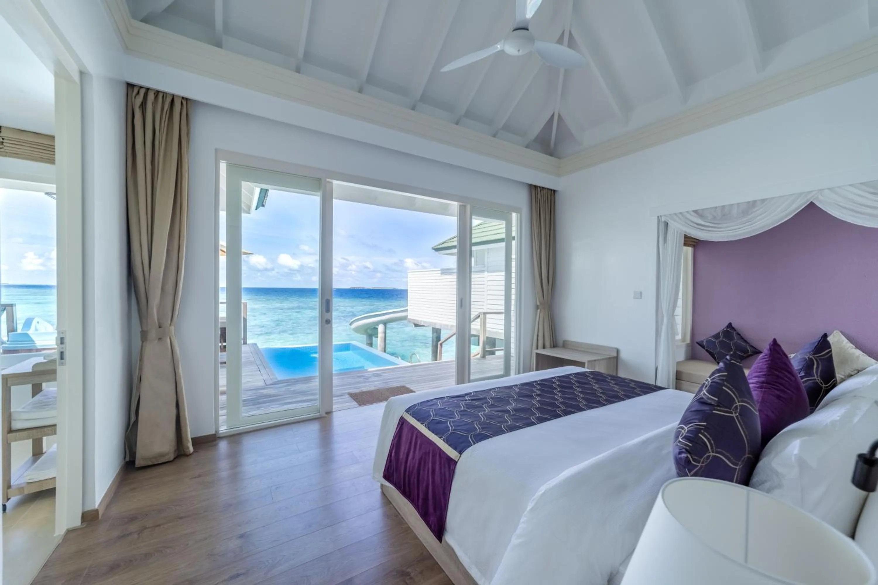 Bed in Siyam World Maldives - 24-Hour Premium All-inclusive with Free Transfer