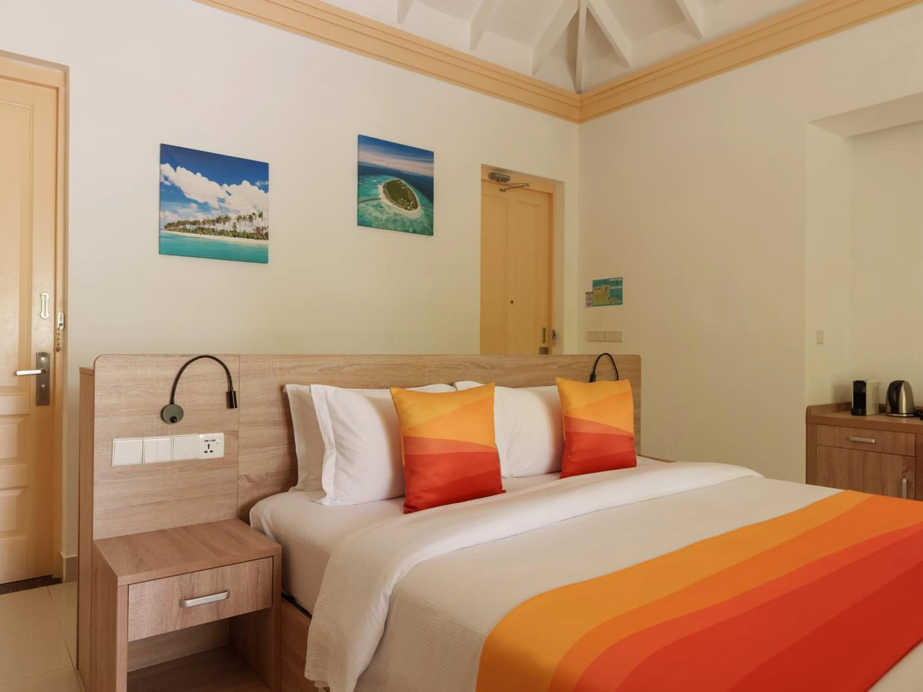 Bed in Siyam World Maldives - 24-Hour Premium All-inclusive with Free Transfer