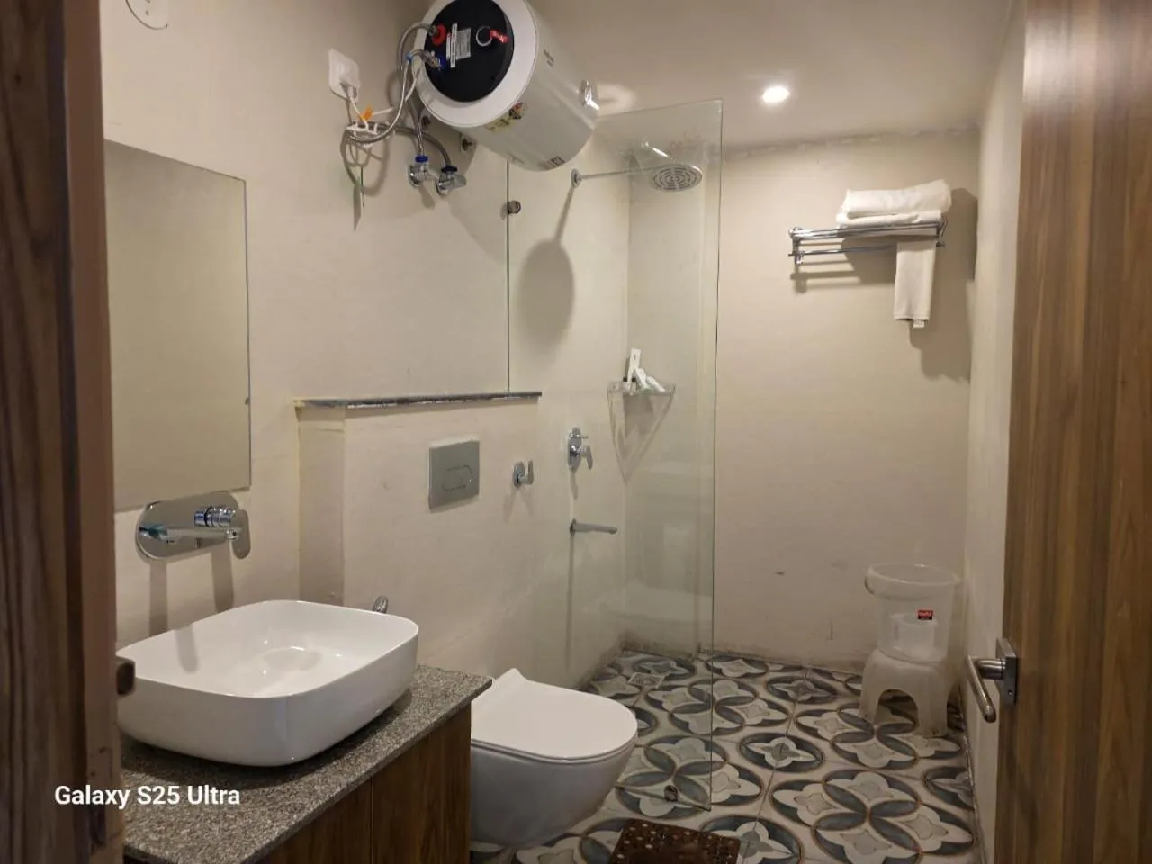 Shower in Hotel Shiva Yog Sthal