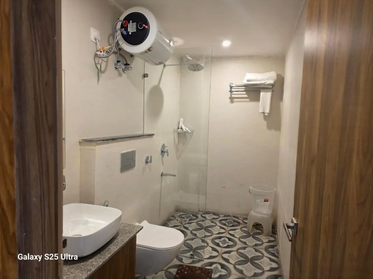 Shower in Hotel Shiva Yog Sthal